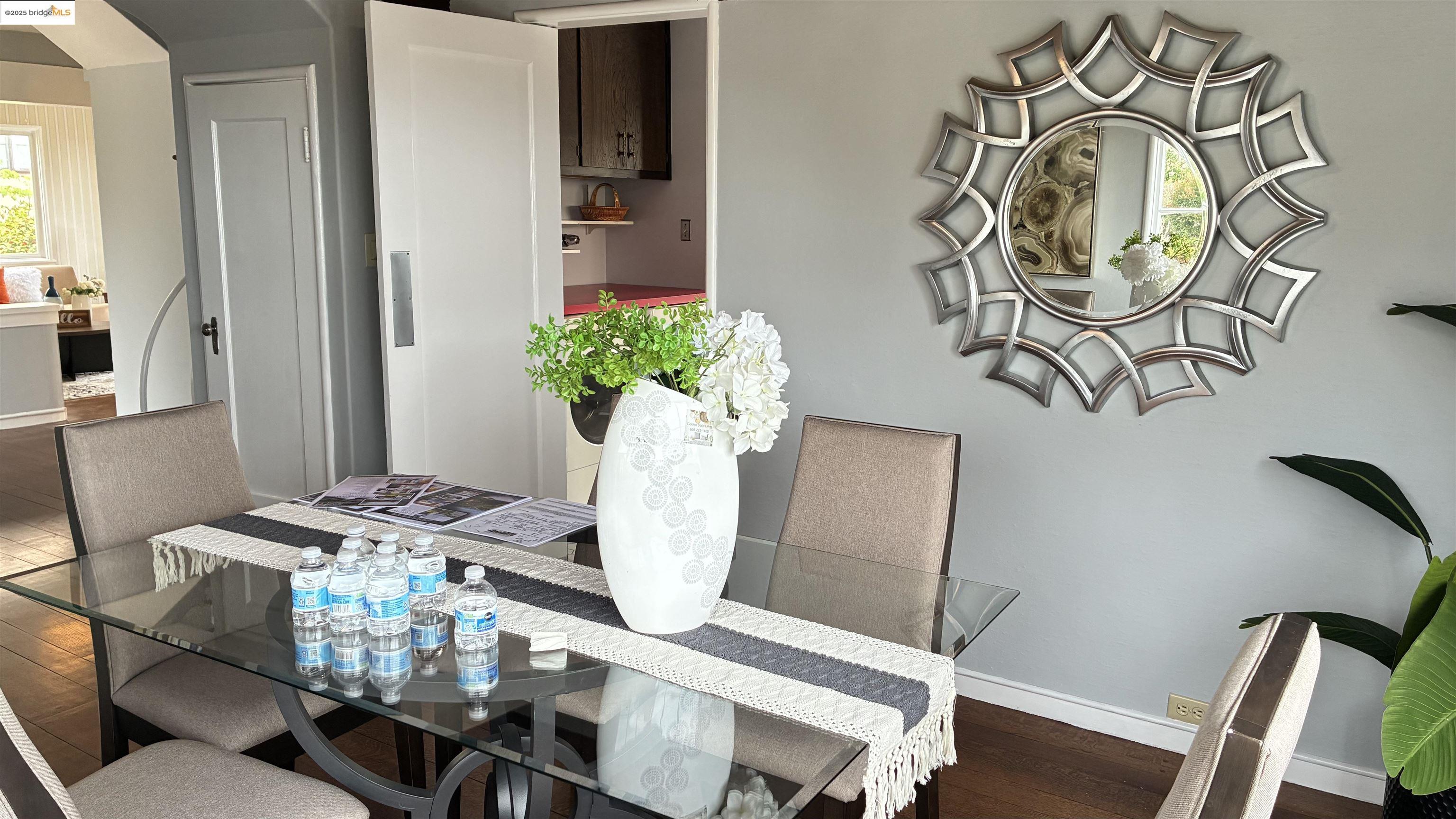 Detail Gallery Image 15 of 34 For 135 Alta Rd, Oakland,  CA 94618 - 3 Beds | 3 Baths