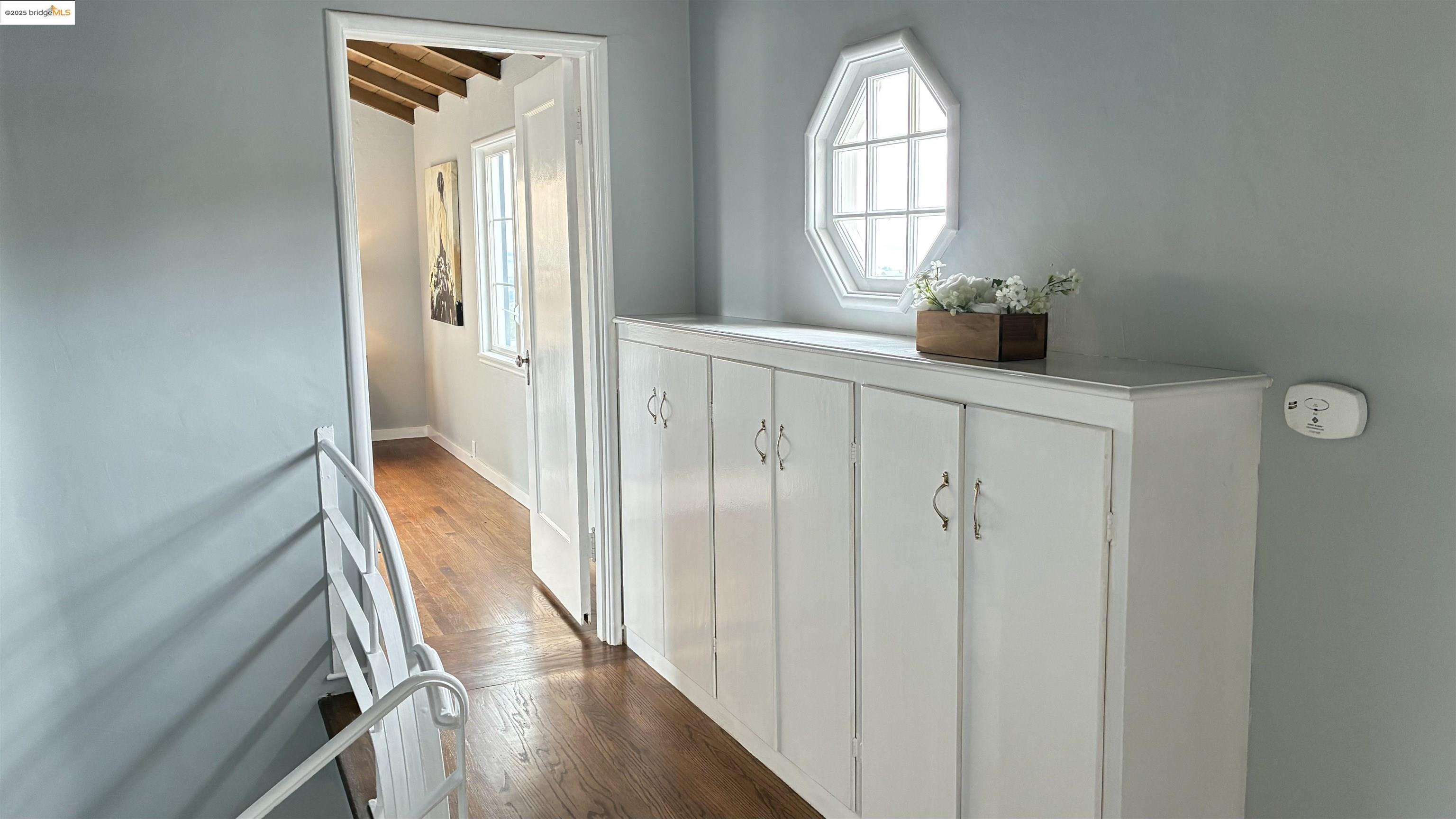 Detail Gallery Image 23 of 34 For 135 Alta Rd, Oakland,  CA 94618 - 3 Beds | 3 Baths