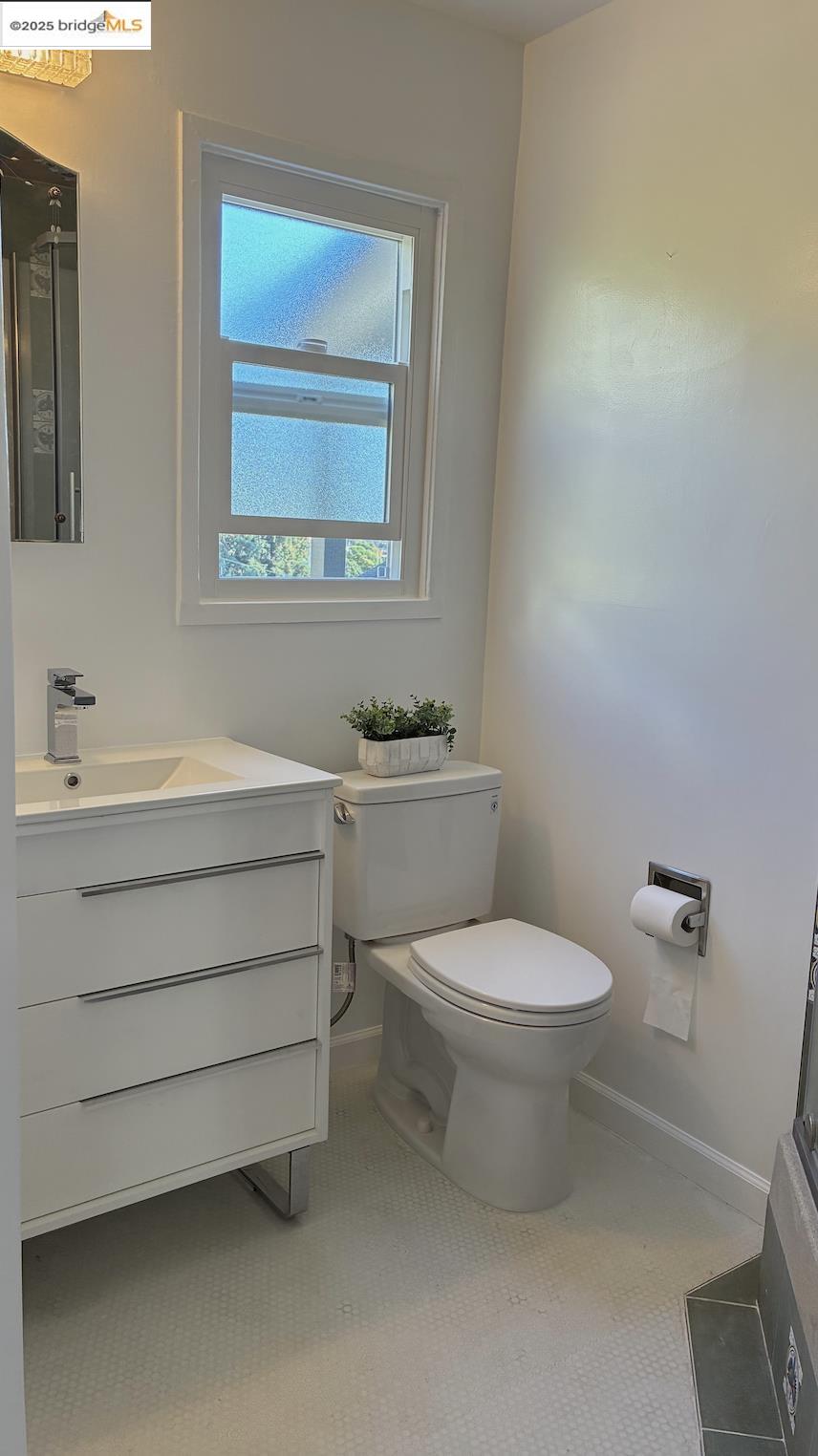 Detail Gallery Image 33 of 37 For 135 Alta Rd, Oakland,  CA 94618 - 3 Beds | 3 Baths