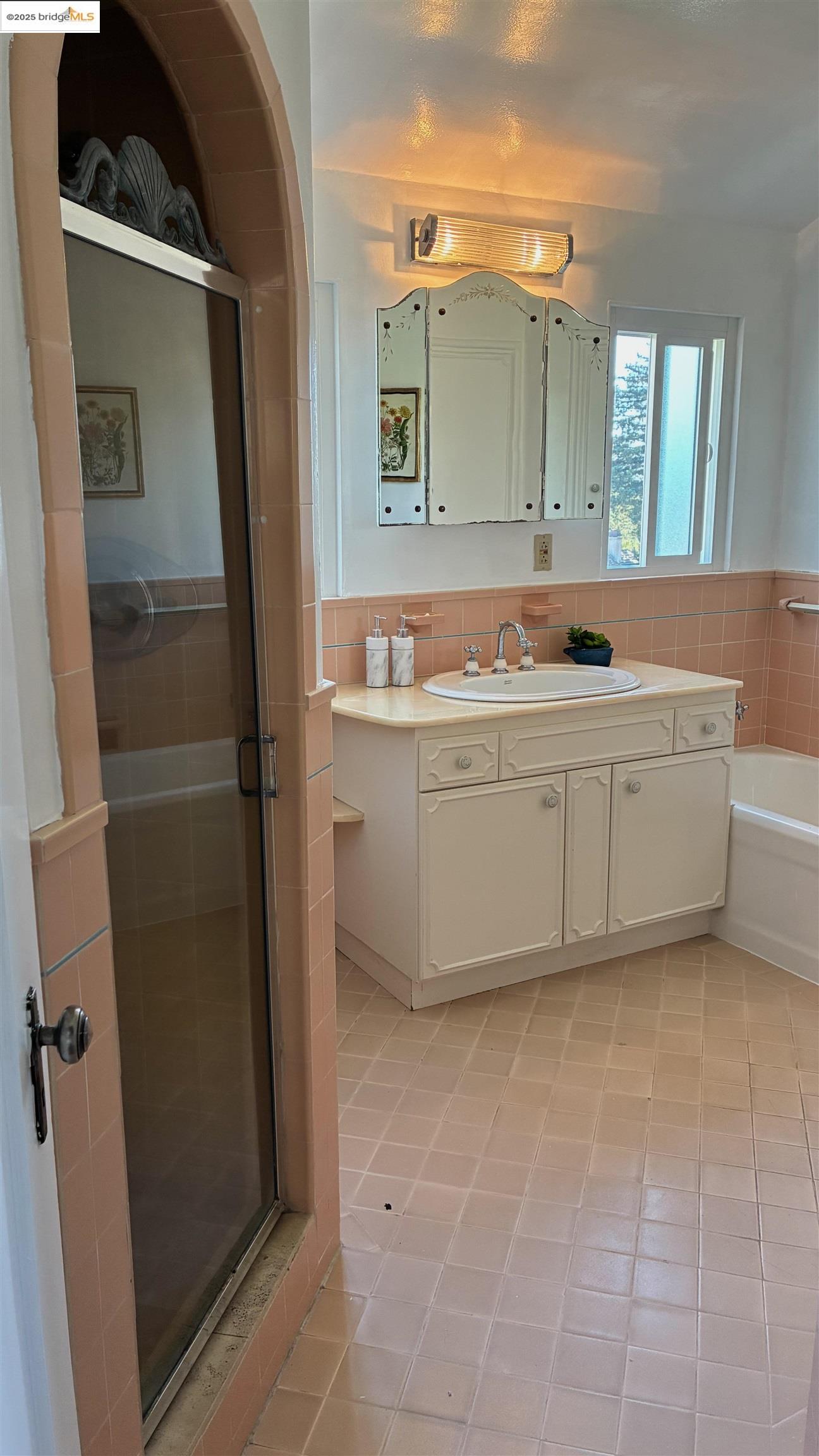 Detail Gallery Image 35 of 37 For 135 Alta Rd, Oakland,  CA 94618 - 3 Beds | 3 Baths