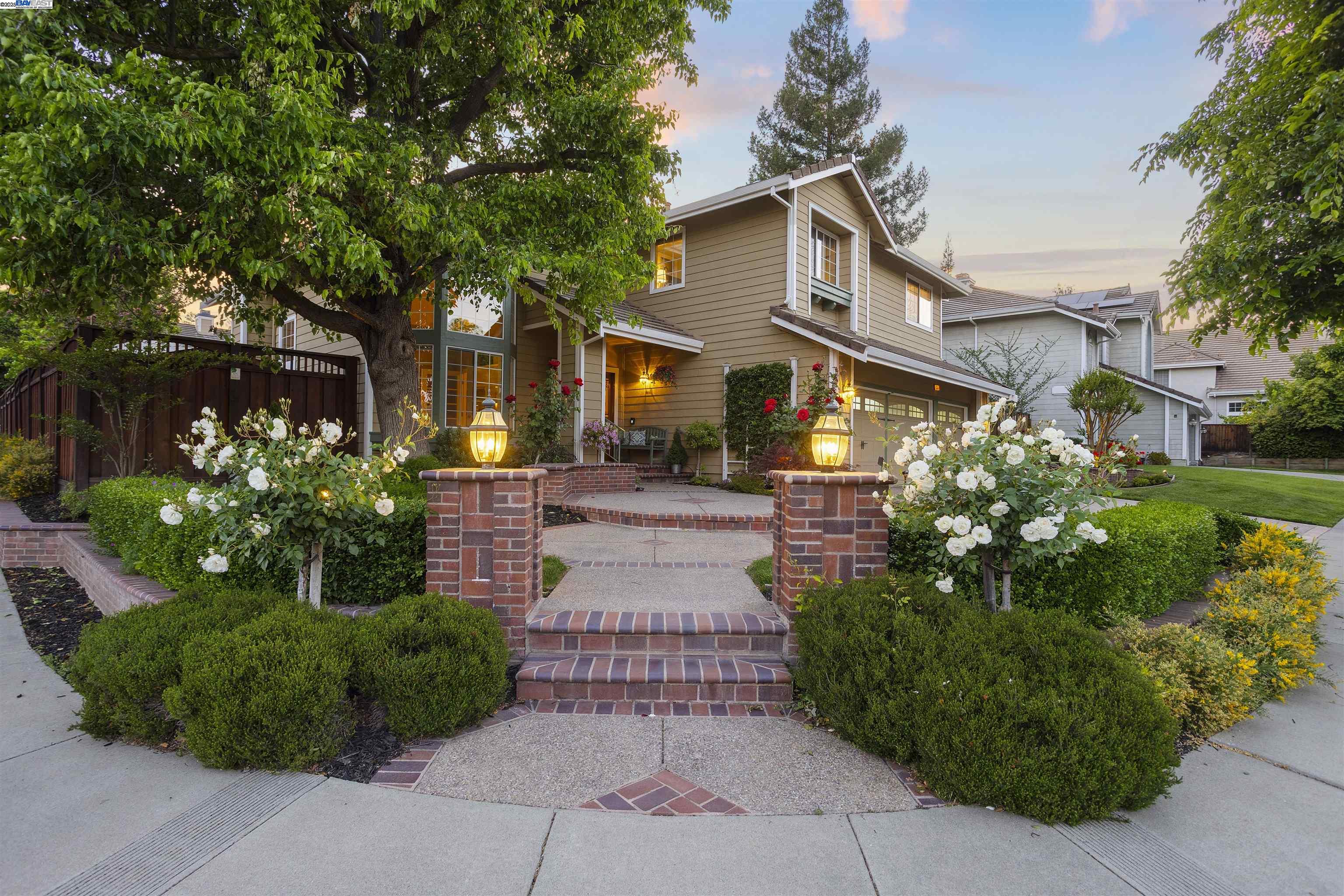 Detail Gallery Image 2 of 58 For 304 Avondale Lane, Livermore,  CA 94551-8287 - 4 Beds | 3/1 Baths