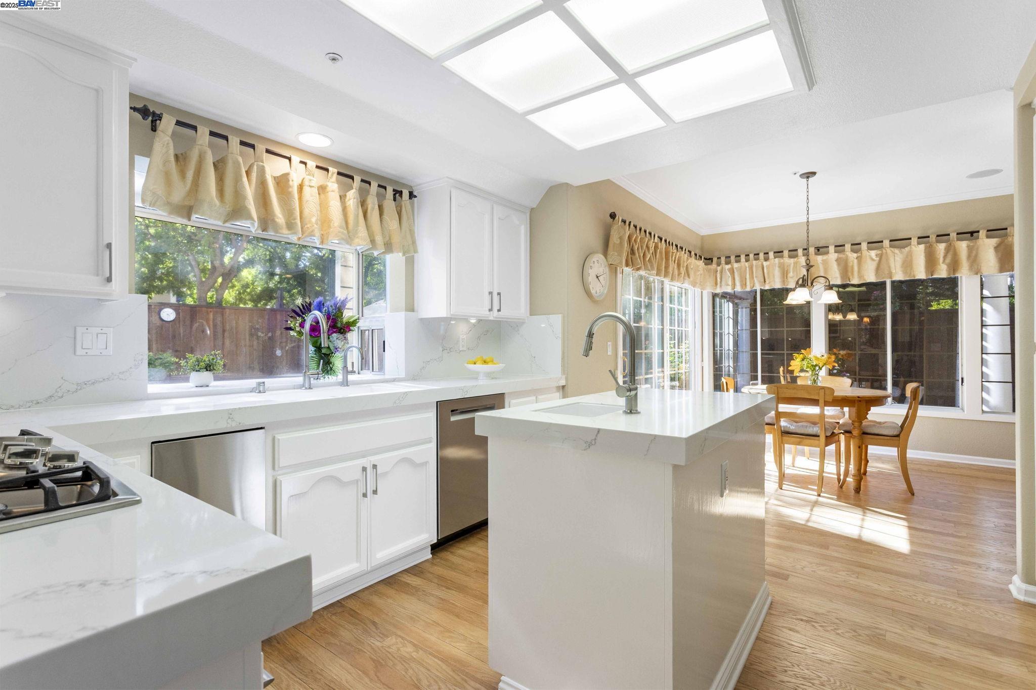 Detail Gallery Image 21 of 58 For 304 Avondale Lane, Livermore,  CA 94551-8287 - 4 Beds | 3/1 Baths