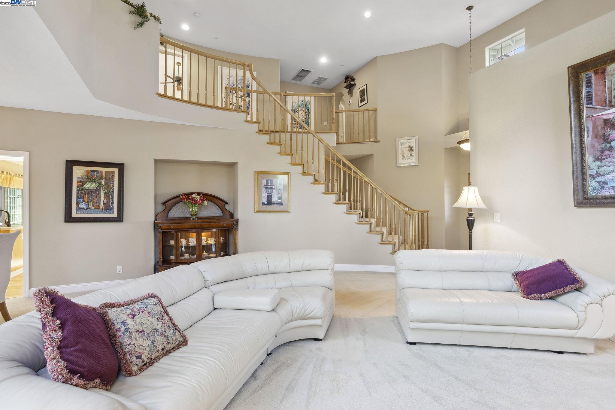Detail Gallery Image 9 of 58 For 304 Avondale Lane, Livermore,  CA 94551-8287 - 4 Beds | 3/1 Baths