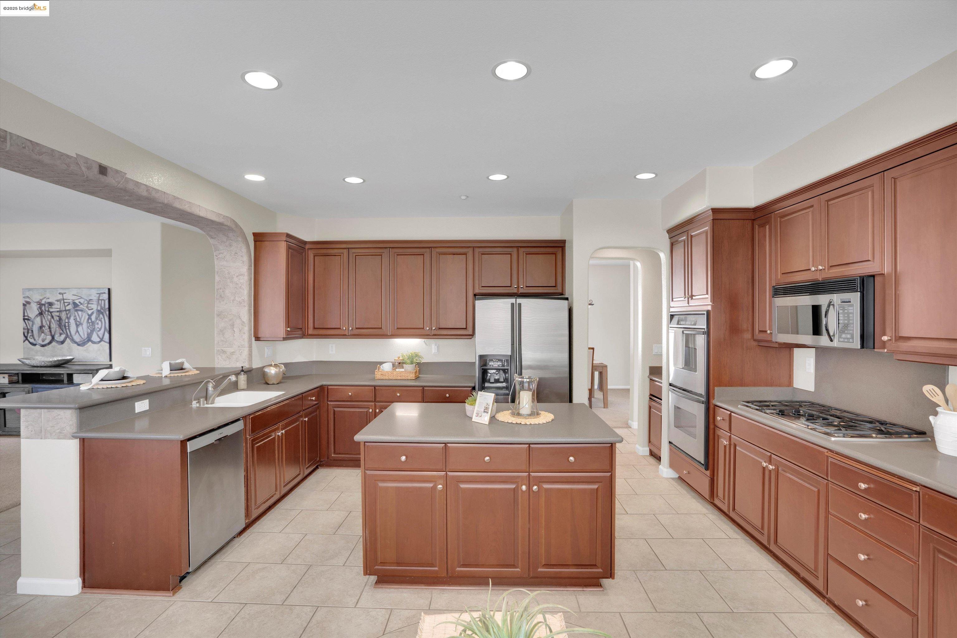 Detail Gallery Image 11 of 44 For 1613 Dawnview Dr, Brentwood,  CA 94513 - 5 Beds | 3 Baths