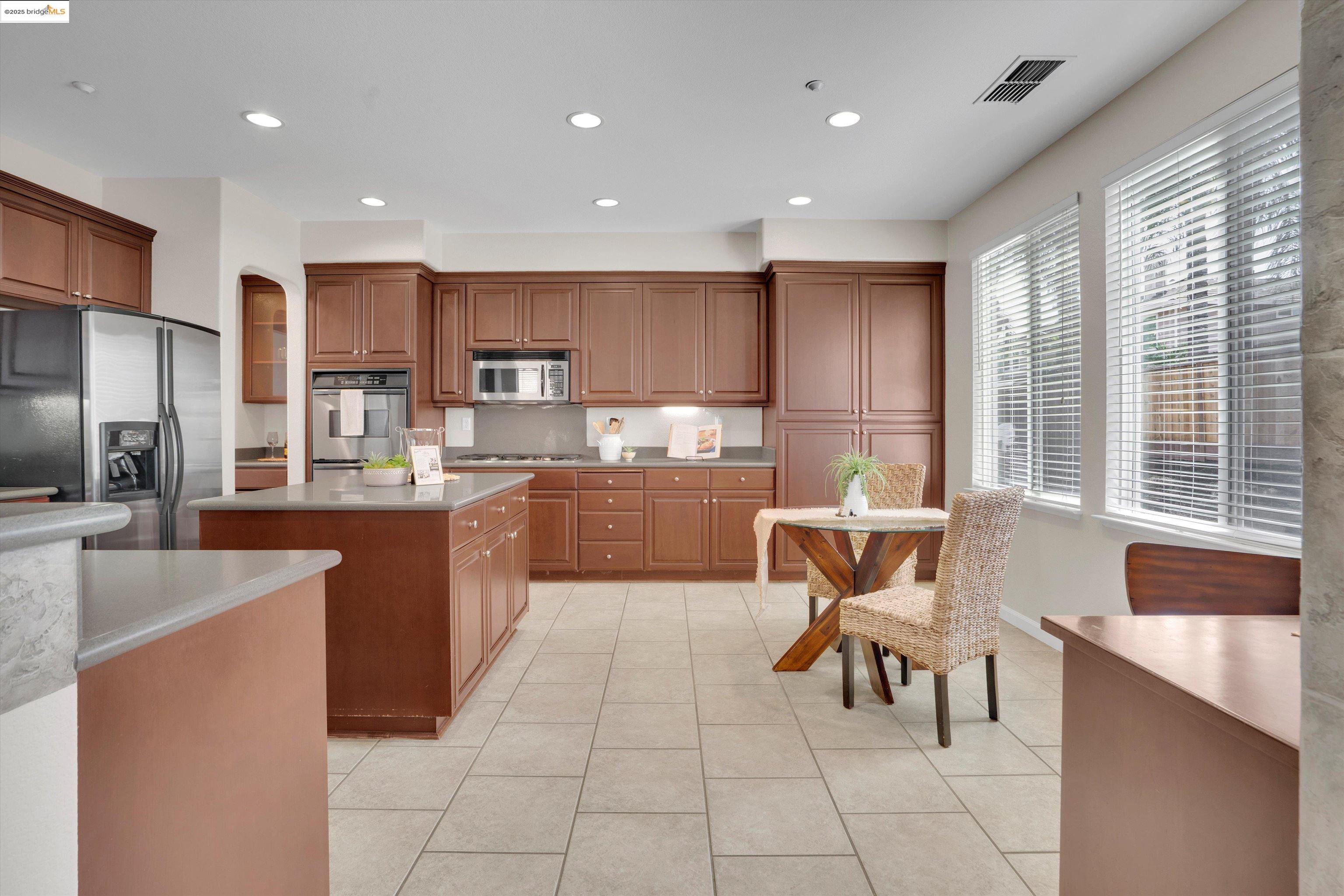 Detail Gallery Image 12 of 44 For 1613 Dawnview Dr, Brentwood,  CA 94513 - 5 Beds | 3 Baths