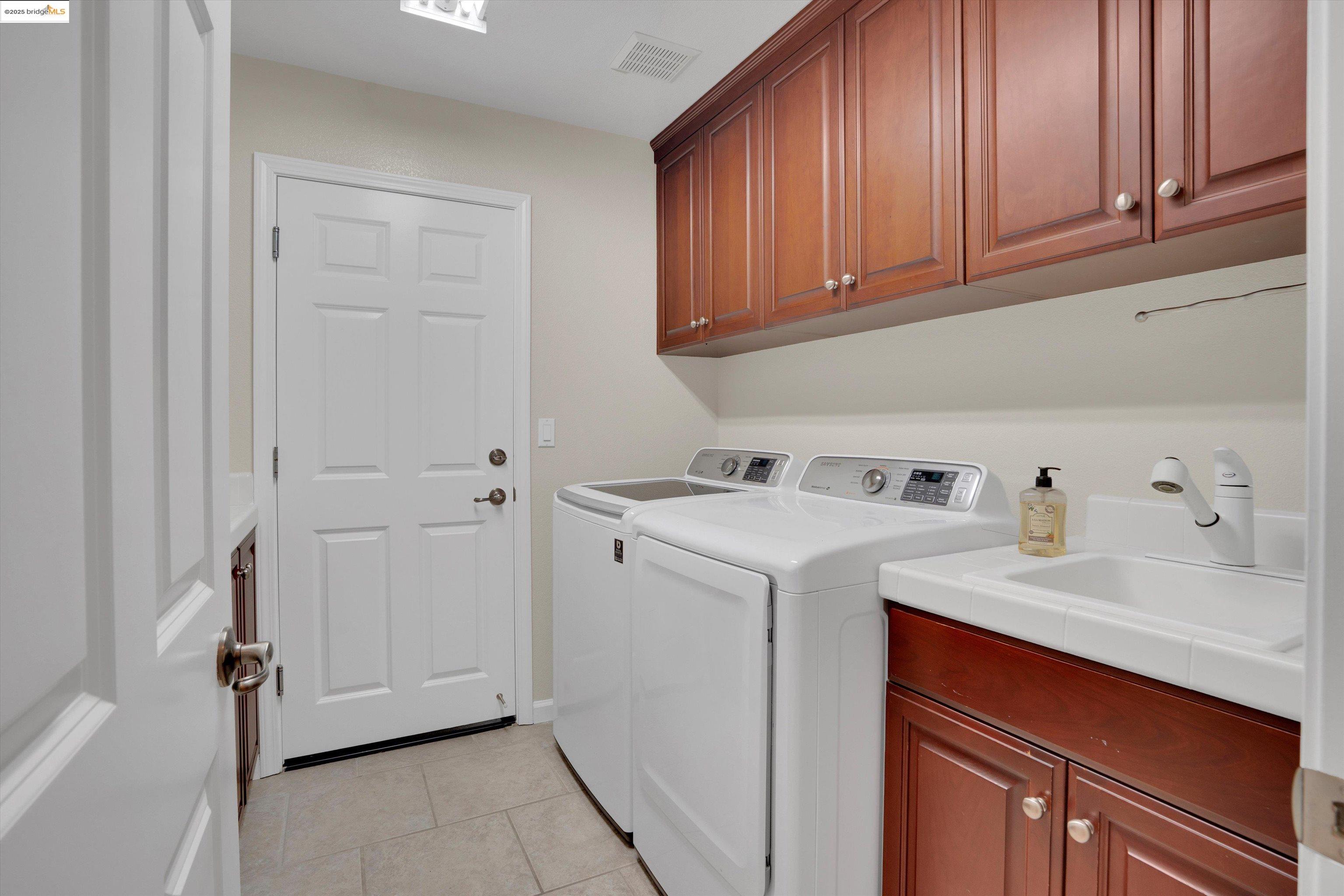 Detail Gallery Image 16 of 44 For 1613 Dawnview Dr, Brentwood,  CA 94513 - 5 Beds | 3 Baths