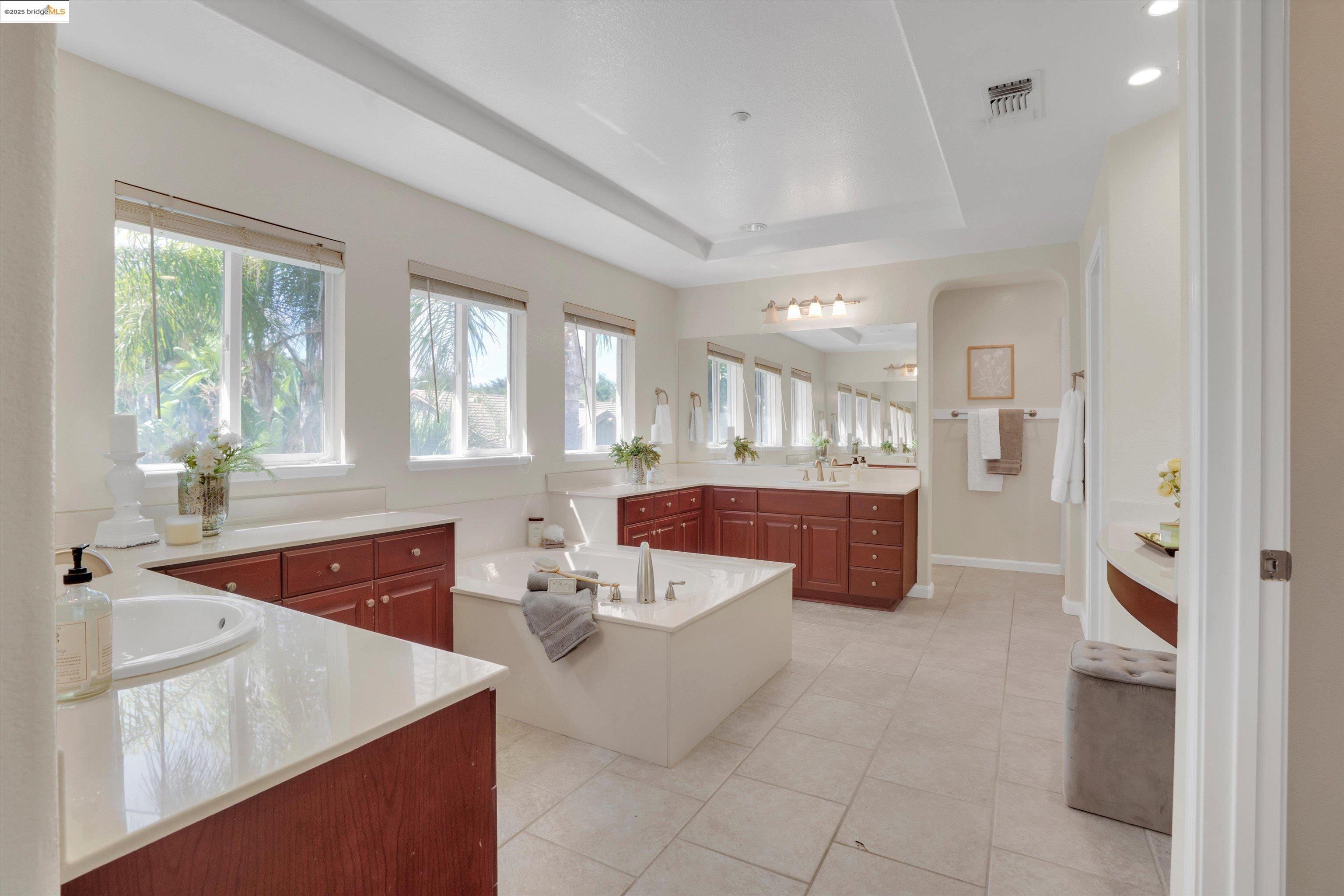 Detail Gallery Image 23 of 44 For 1613 Dawnview Dr, Brentwood,  CA 94513 - 5 Beds | 3 Baths