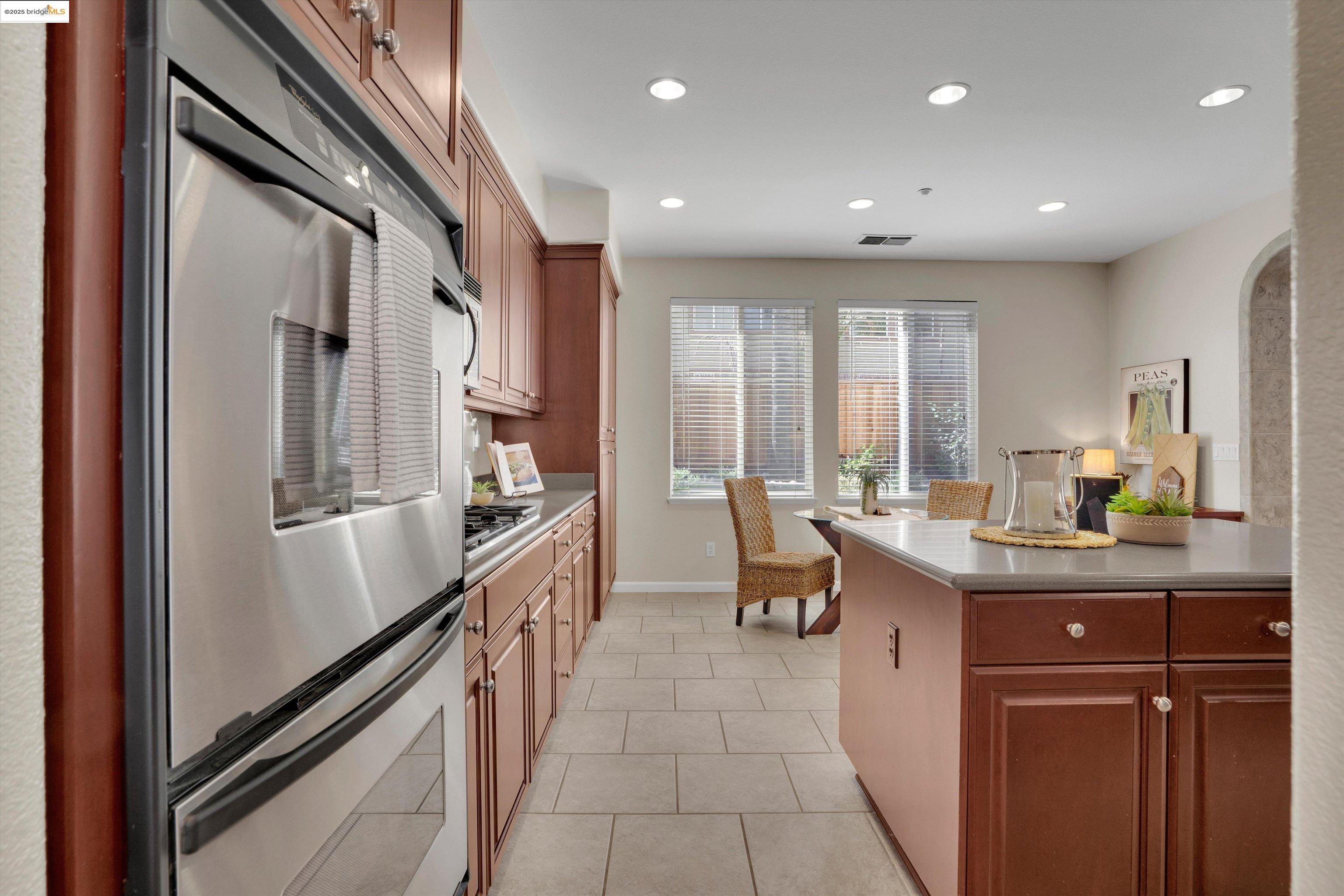 Detail Gallery Image 9 of 44 For 1613 Dawnview Dr, Brentwood,  CA 94513 - 5 Beds | 3 Baths