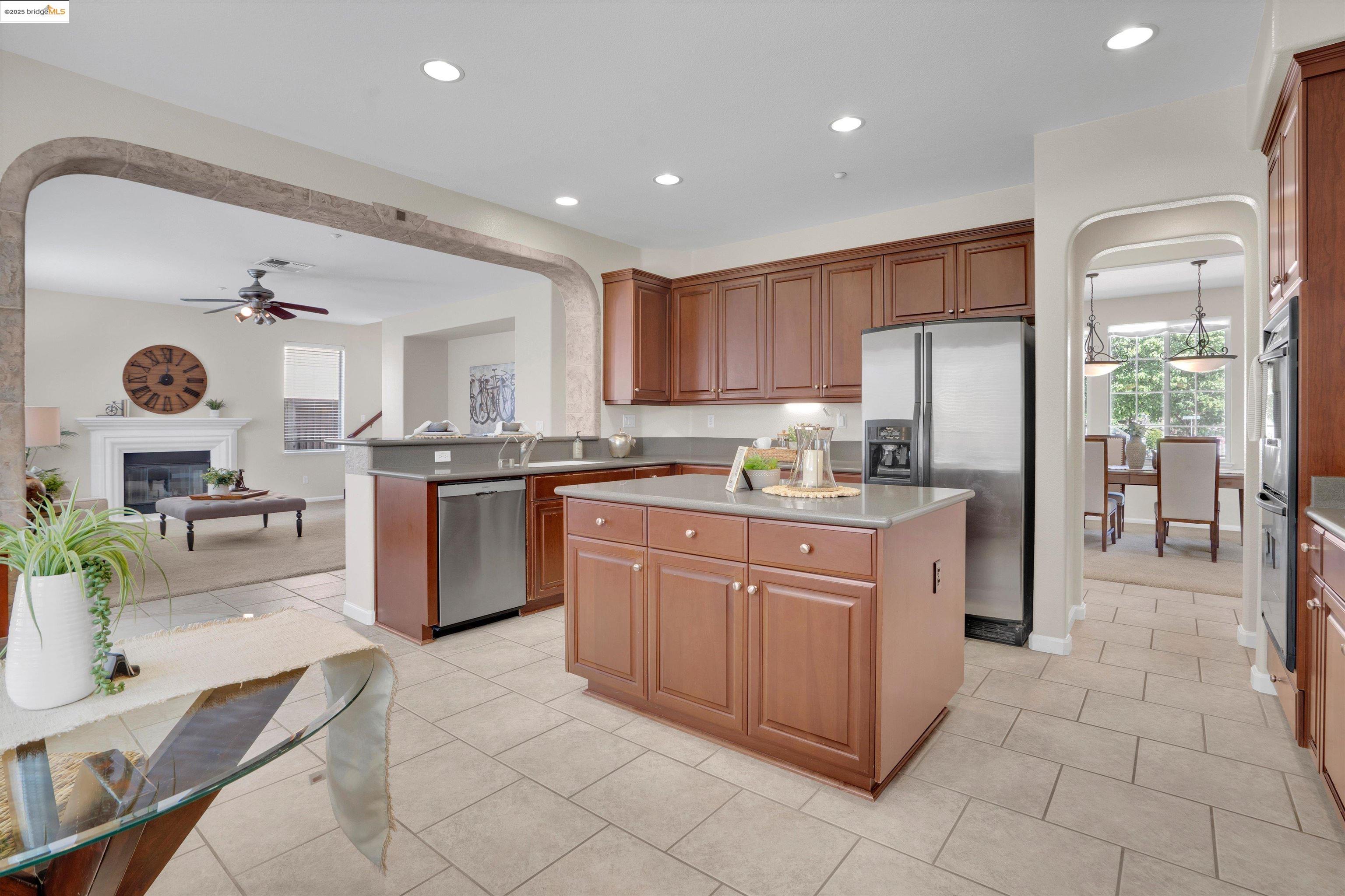 Detail Gallery Image 10 of 44 For 1613 Dawnview Dr, Brentwood,  CA 94513 - 5 Beds | 3 Baths