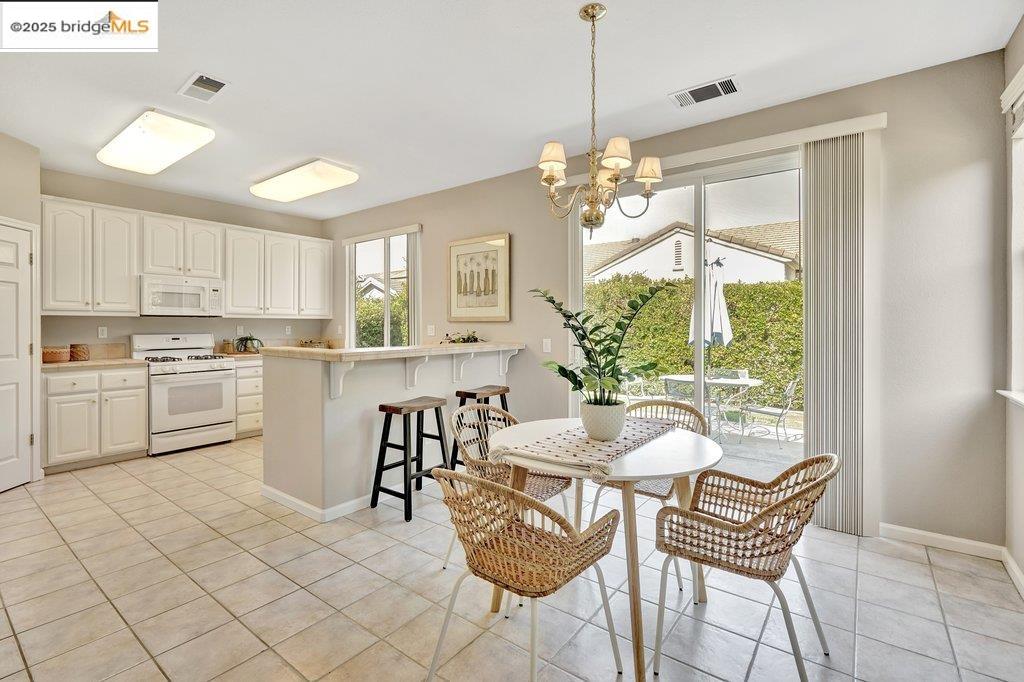 Detail Gallery Image 12 of 29 For 484 Summer Red Way, Brentwood,  CA 94513 - 2 Beds | 2 Baths