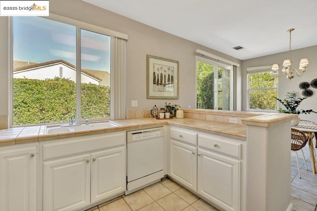 Detail Gallery Image 17 of 29 For 484 Summer Red Way, Brentwood,  CA 94513 - 2 Beds | 2 Baths