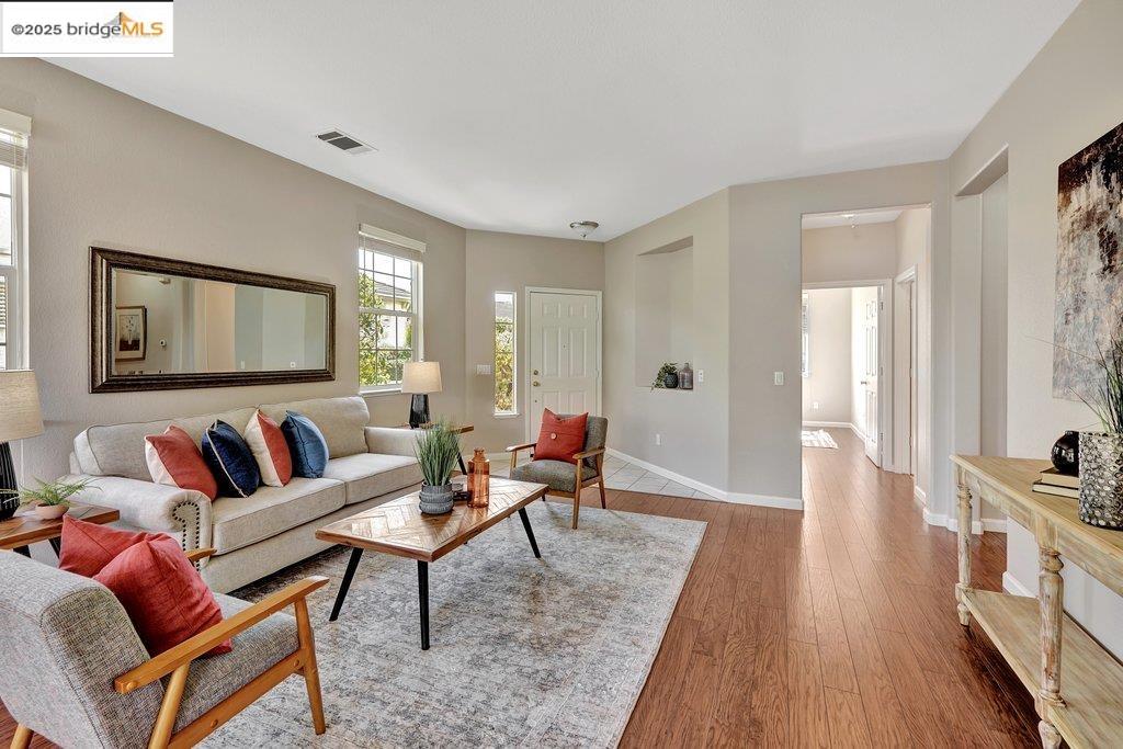 Detail Gallery Image 8 of 29 For 484 Summer Red Way, Brentwood,  CA 94513 - 2 Beds | 2 Baths