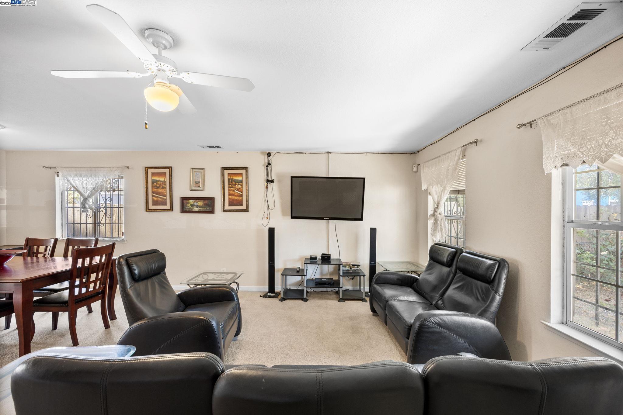 Detail Gallery Image 4 of 37 For 515 Alamo Ave, Richmond,  CA 94801 - 3 Beds | 2/1 Baths