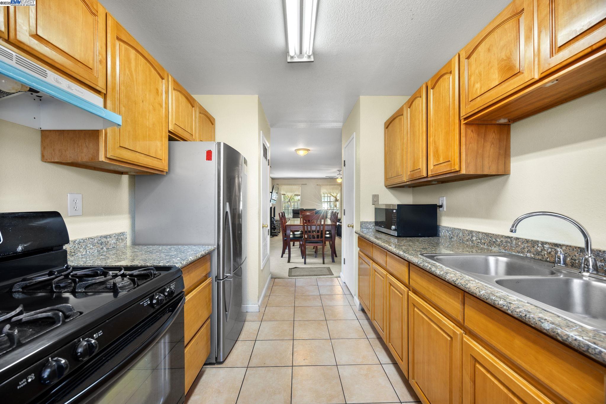 Detail Gallery Image 9 of 37 For 515 Alamo Ave, Richmond,  CA 94801 - 3 Beds | 2/1 Baths