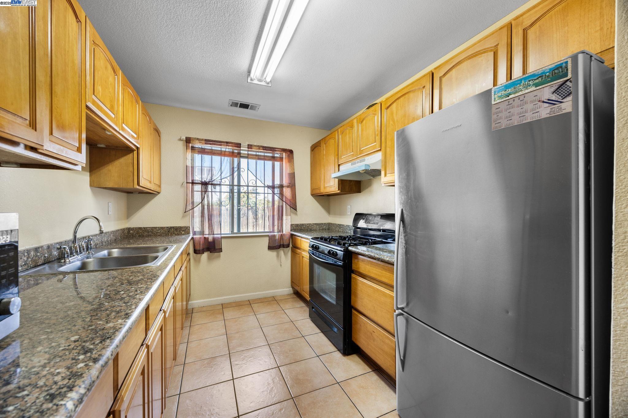 Detail Gallery Image 10 of 37 For 515 Alamo Ave, Richmond,  CA 94801 - 3 Beds | 2/1 Baths