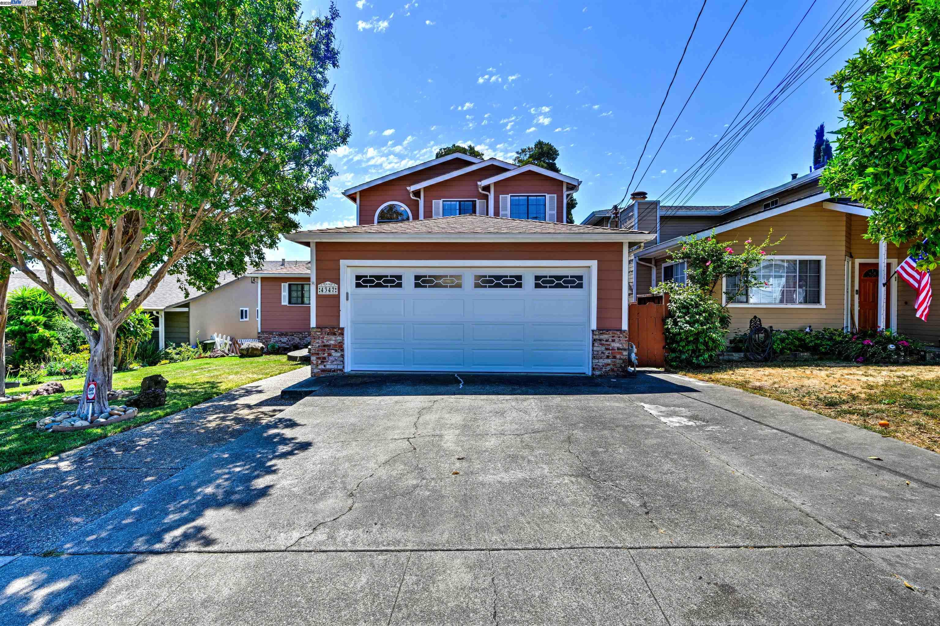 Detail Gallery Image 2 of 36 For 4347 Moreland Dr, Castro Valley,  CA 94546 - 4 Beds | 3 Baths