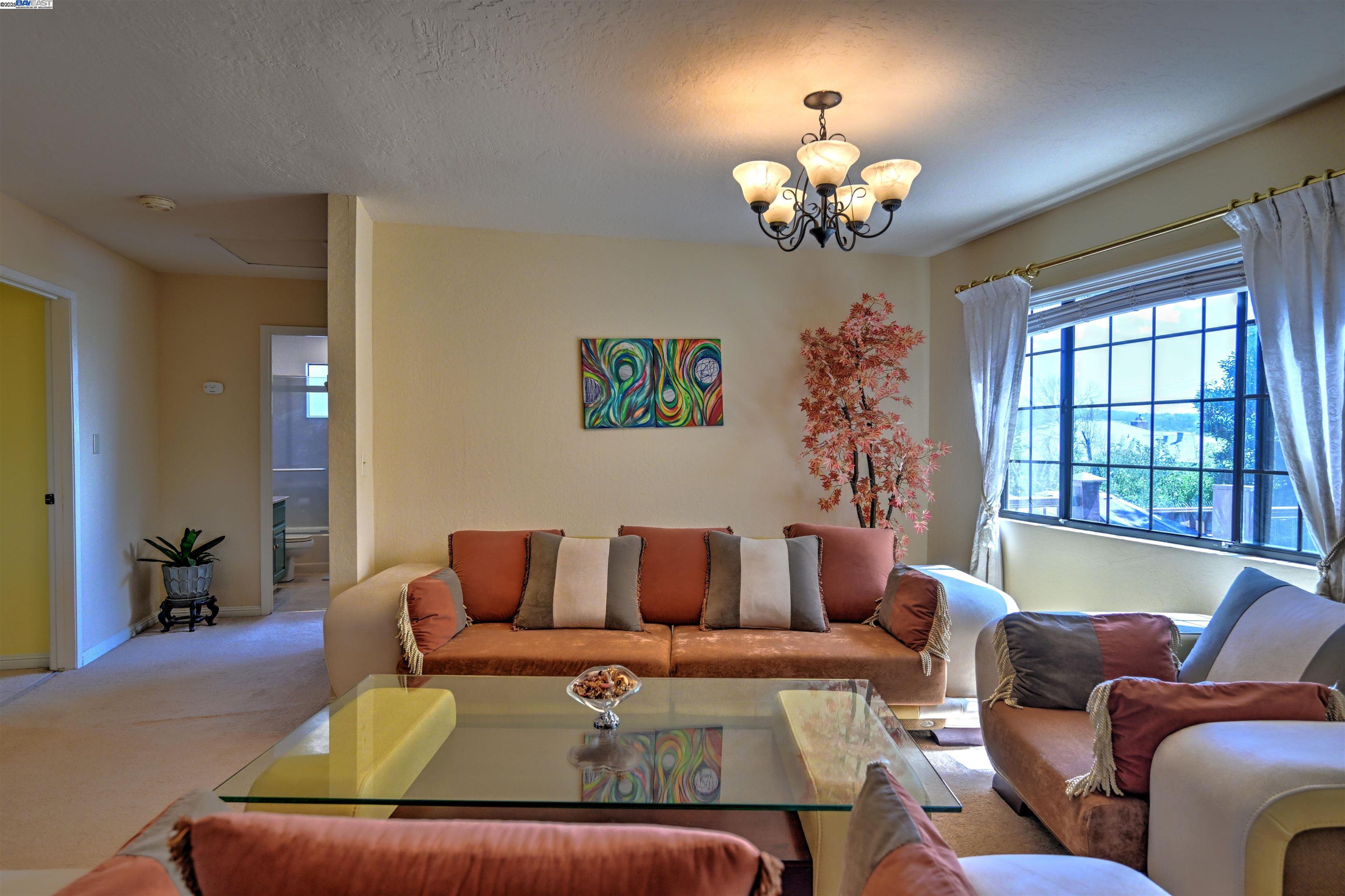 Detail Gallery Image 12 of 36 For 4347 Moreland Dr, Castro Valley,  CA 94546 - 4 Beds | 3 Baths
