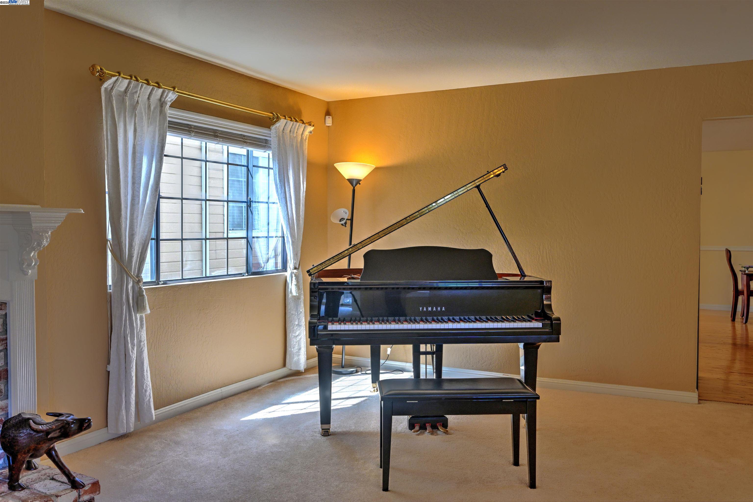 Detail Gallery Image 14 of 36 For 4347 Moreland Dr, Castro Valley,  CA 94546 - 4 Beds | 3 Baths