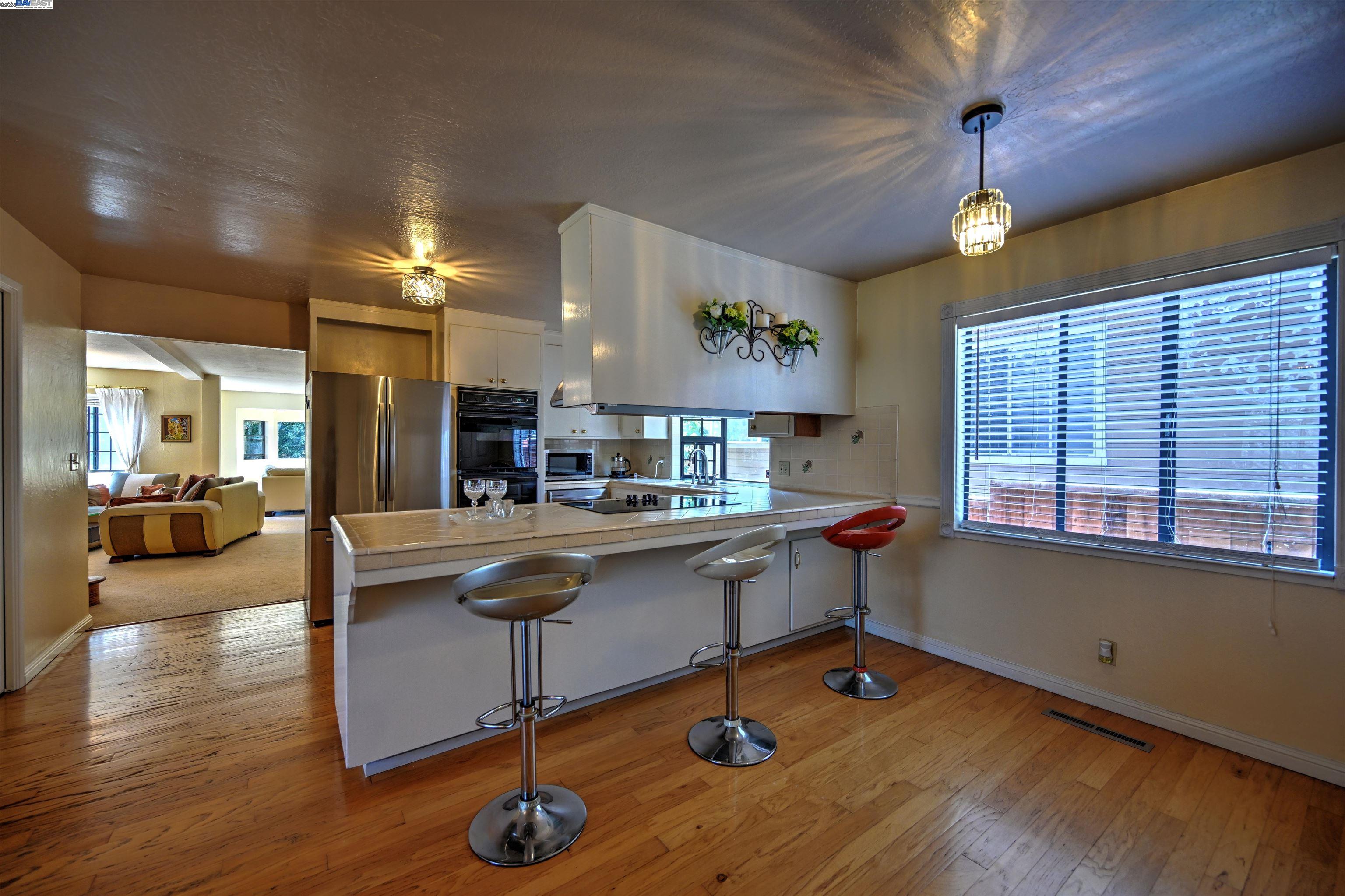Detail Gallery Image 15 of 36 For 4347 Moreland Dr, Castro Valley,  CA 94546 - 4 Beds | 3 Baths