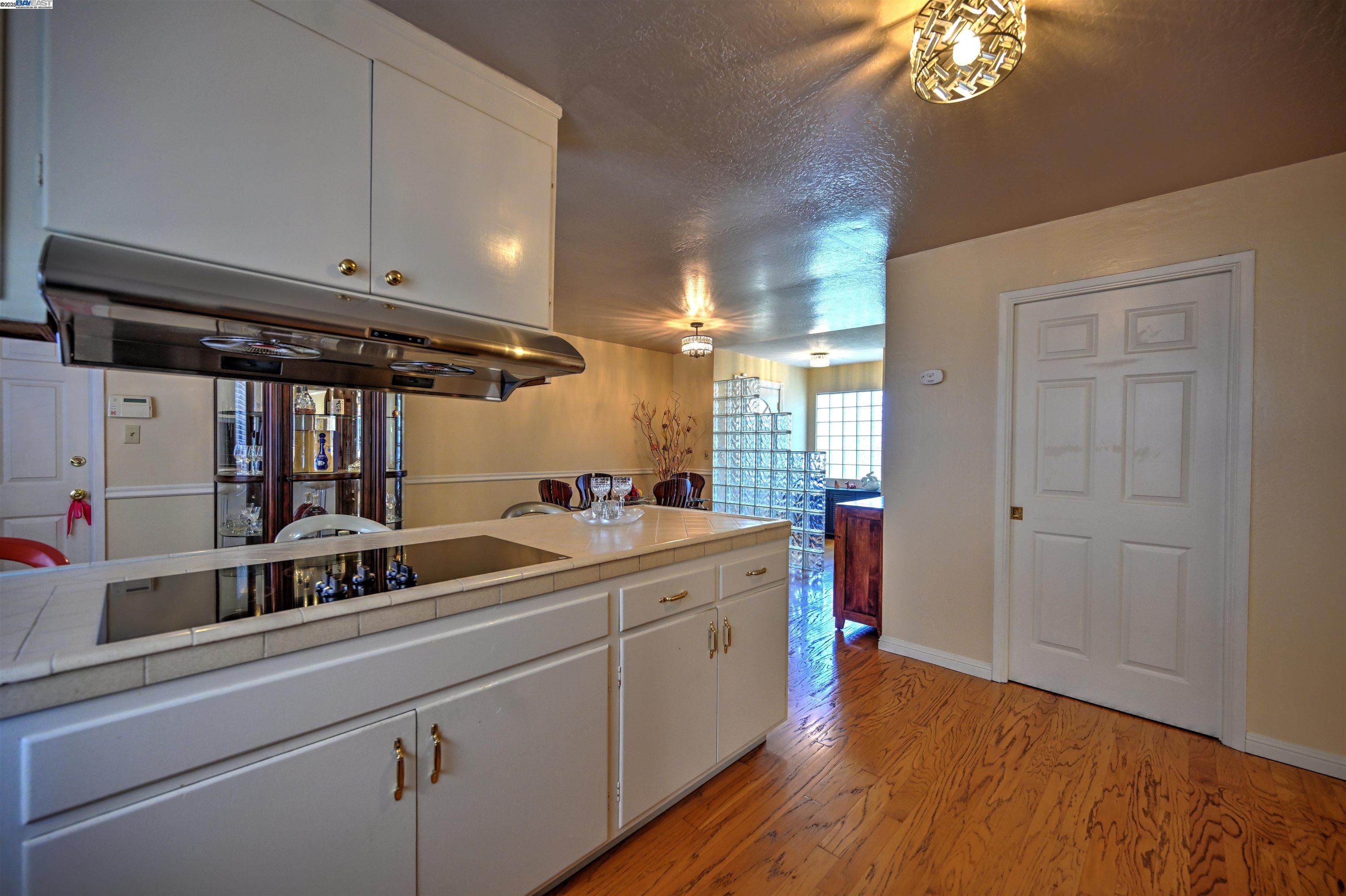 Detail Gallery Image 16 of 36 For 4347 Moreland Dr, Castro Valley,  CA 94546 - 4 Beds | 3 Baths