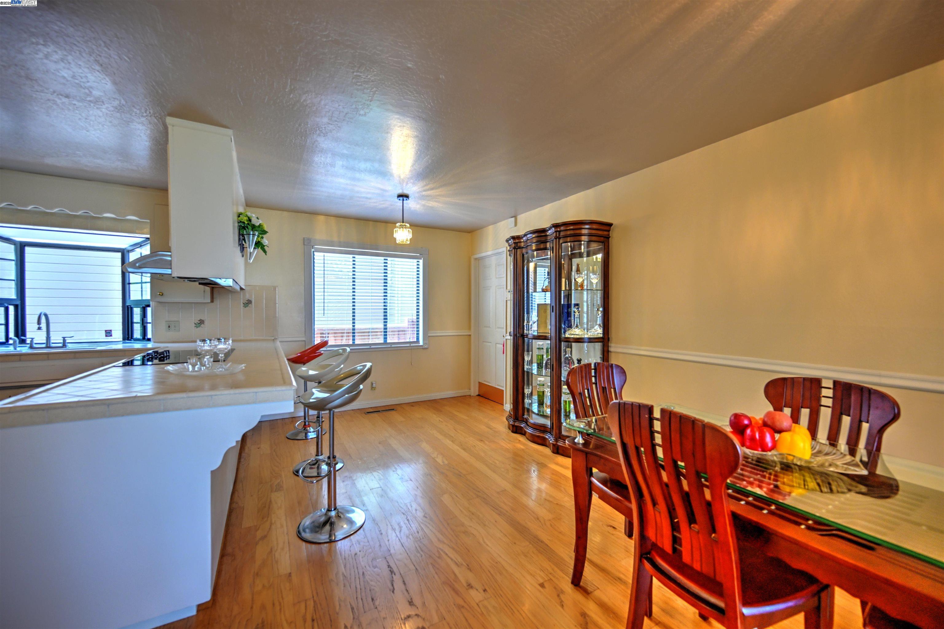 Detail Gallery Image 18 of 36 For 4347 Moreland Dr, Castro Valley,  CA 94546 - 4 Beds | 3 Baths