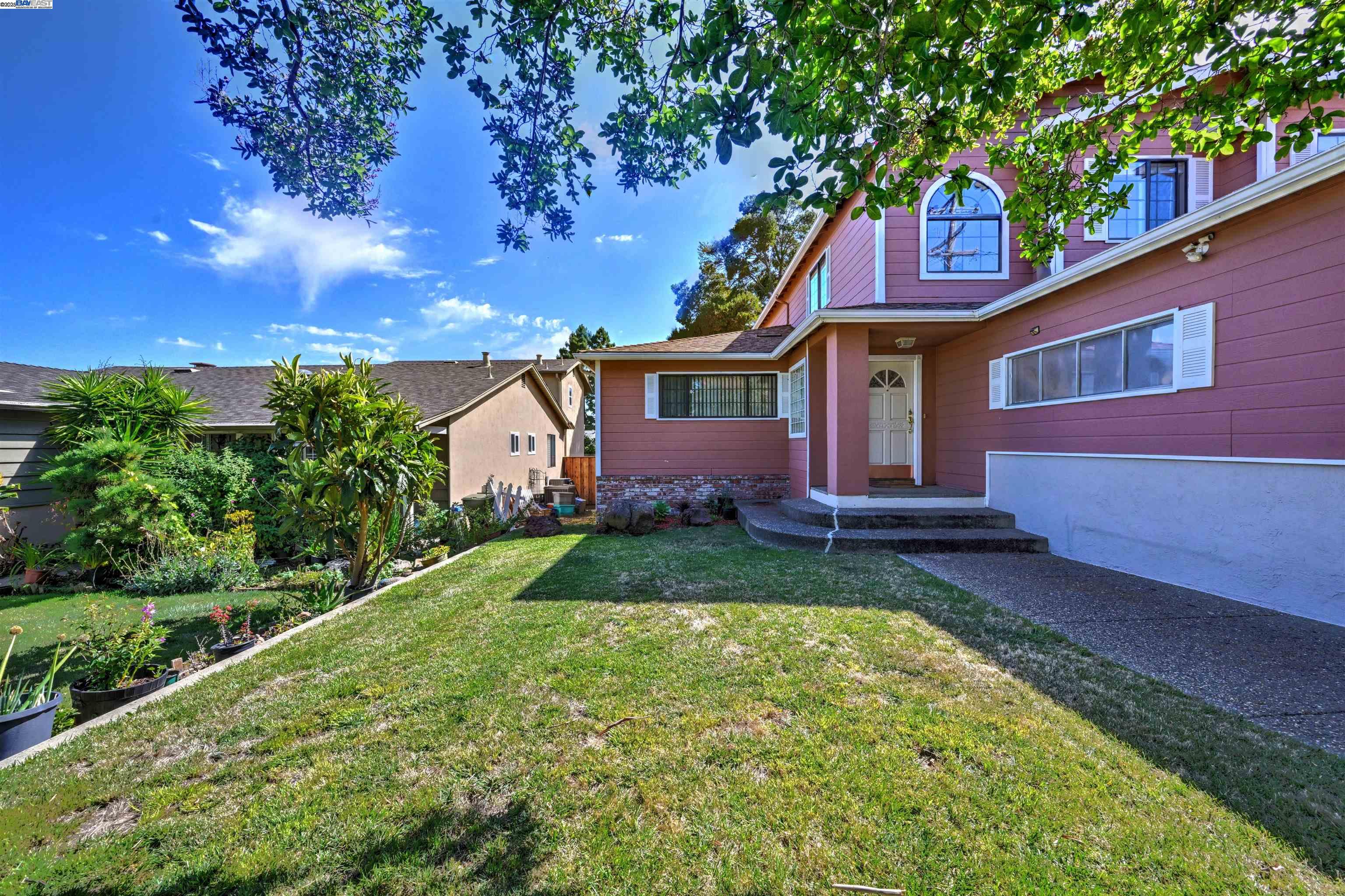 Detail Gallery Image 3 of 36 For 4347 Moreland Dr, Castro Valley,  CA 94546 - 4 Beds | 3 Baths