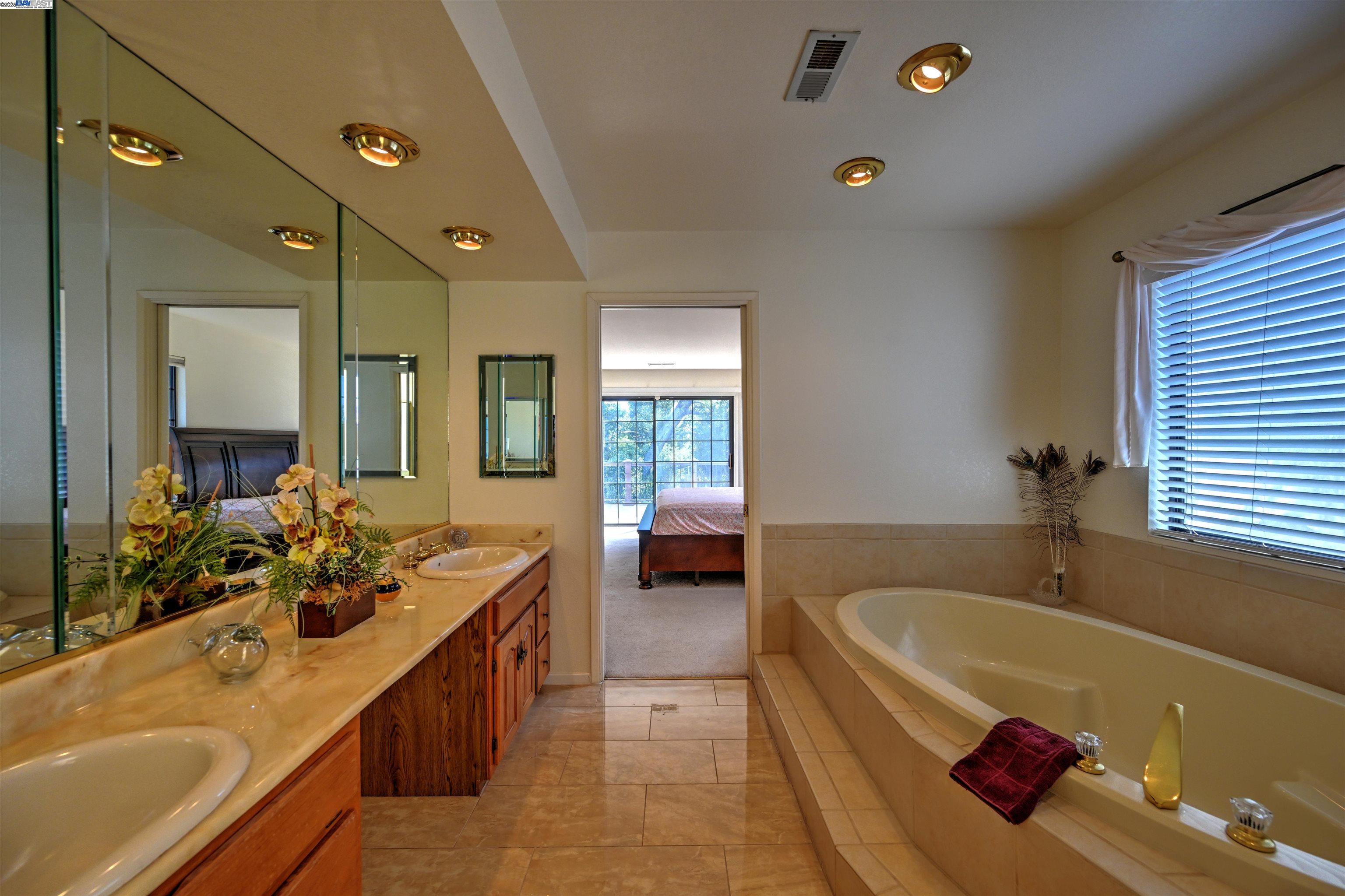 Detail Gallery Image 27 of 36 For 4347 Moreland Dr, Castro Valley,  CA 94546 - 4 Beds | 3 Baths