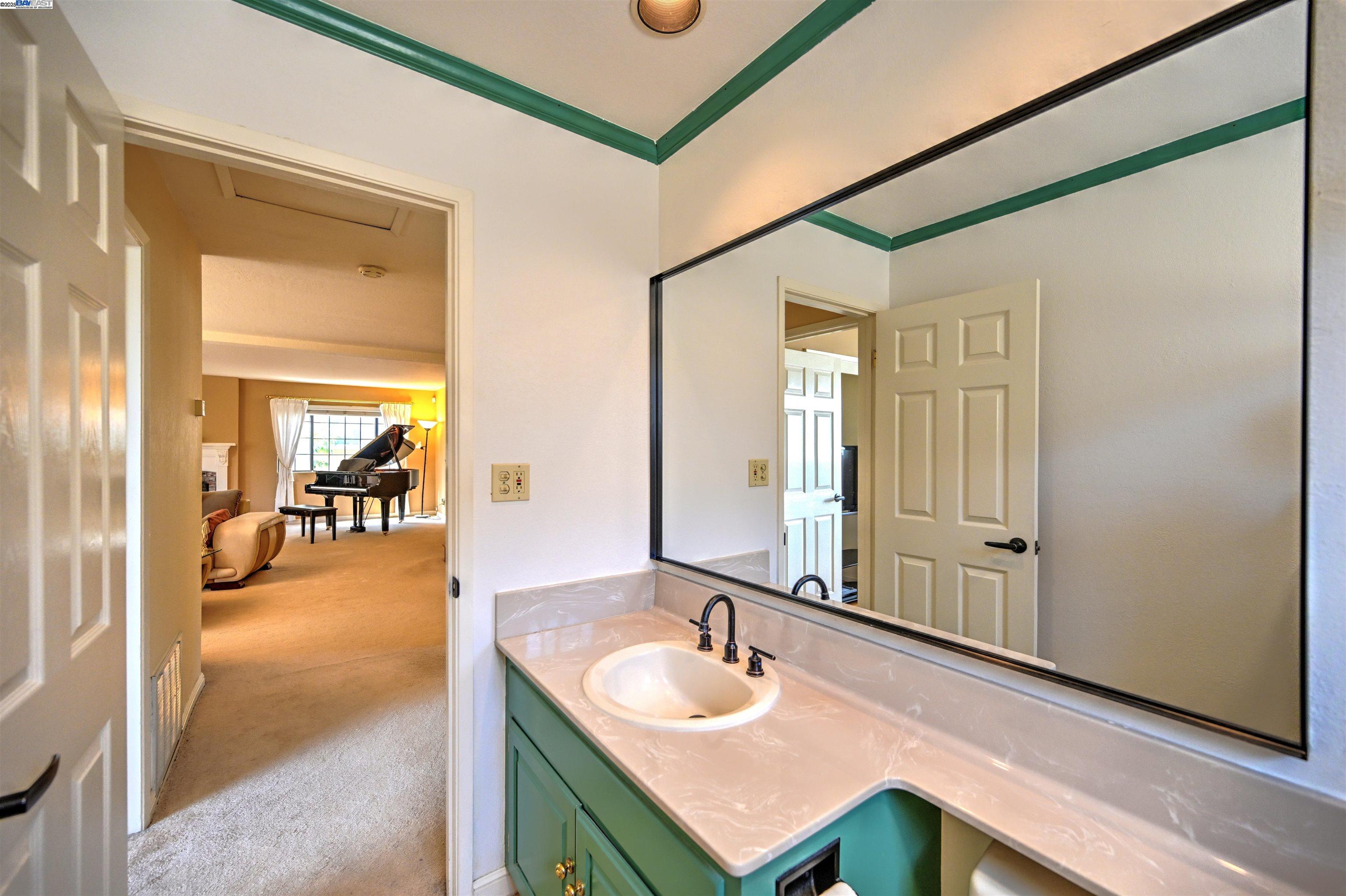 Detail Gallery Image 28 of 36 For 4347 Moreland Dr, Castro Valley,  CA 94546 - 4 Beds | 3 Baths