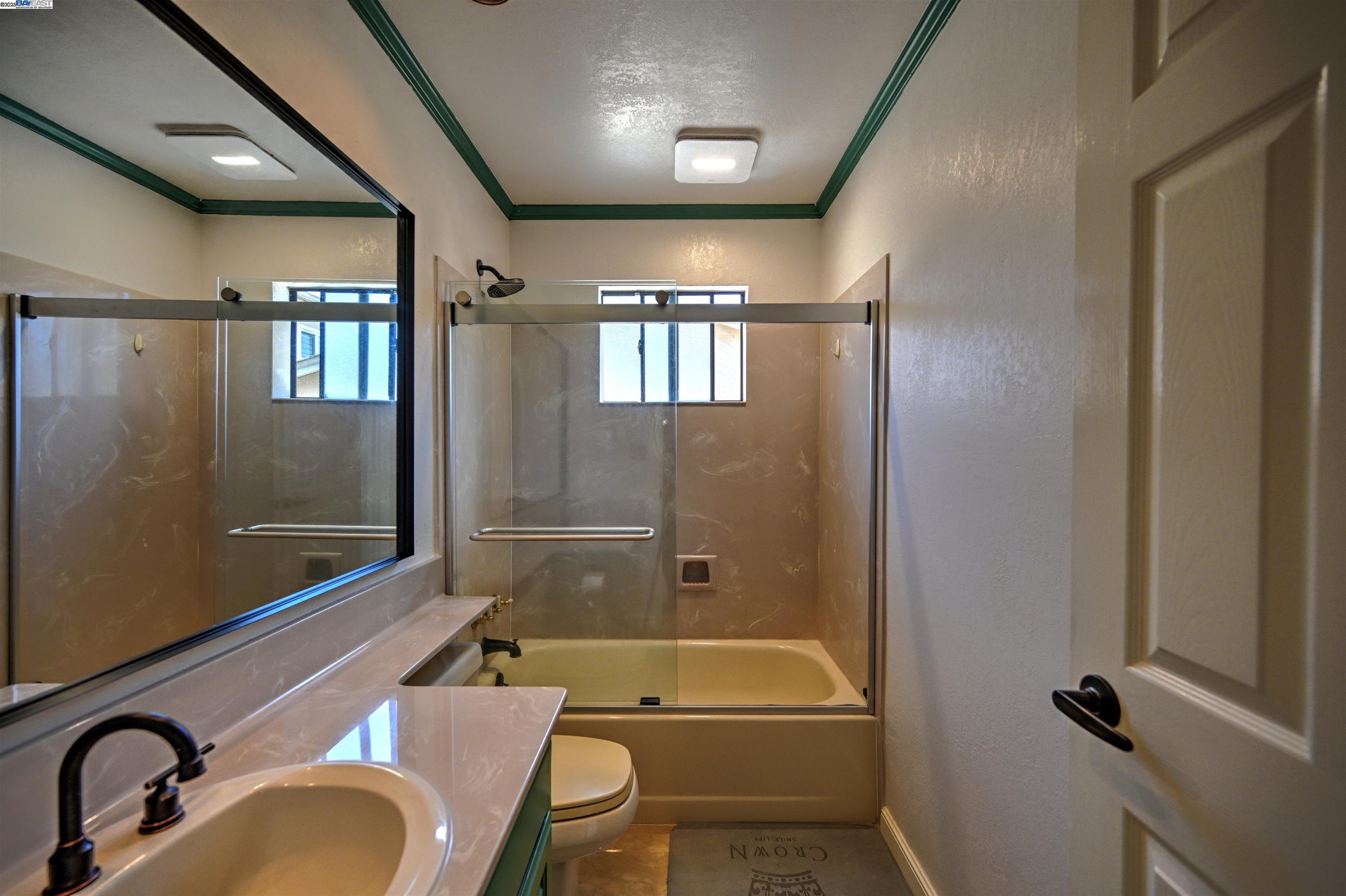 Detail Gallery Image 29 of 36 For 4347 Moreland Dr, Castro Valley,  CA 94546 - 4 Beds | 3 Baths