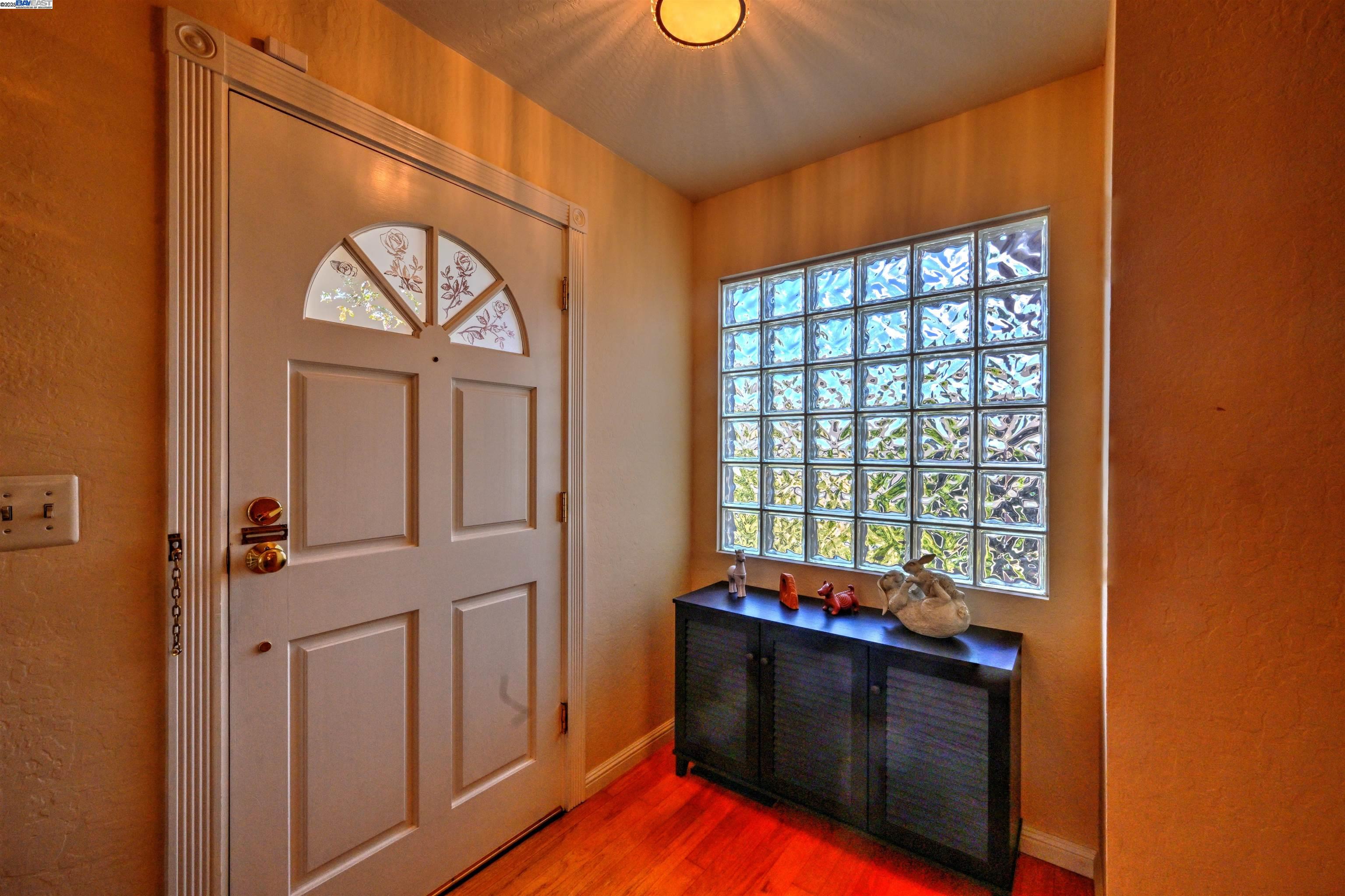 Detail Gallery Image 5 of 36 For 4347 Moreland Dr, Castro Valley,  CA 94546 - 4 Beds | 3 Baths