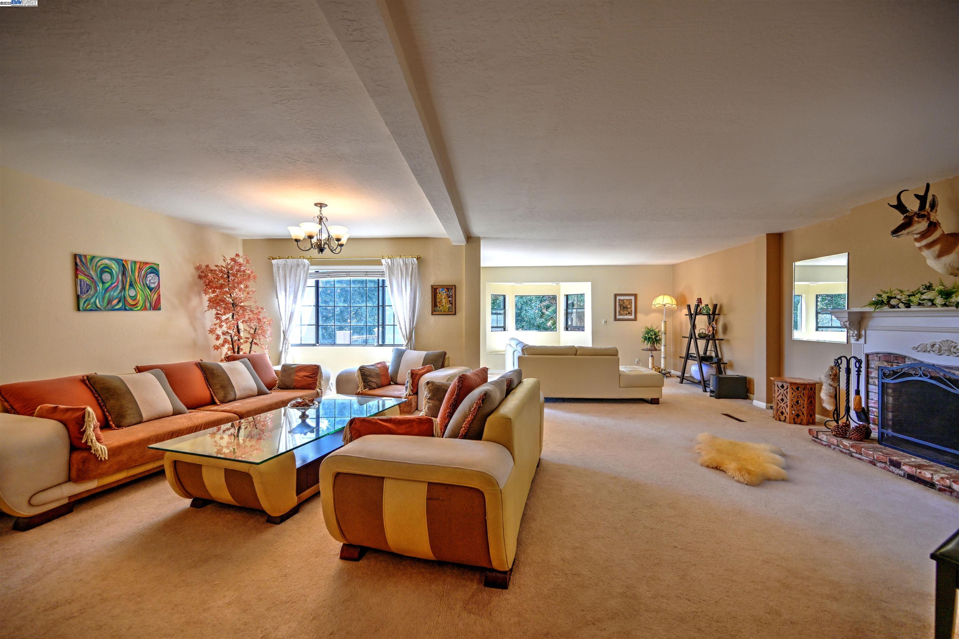 Detail Gallery Image 8 of 36 For 4347 Moreland Dr, Castro Valley,  CA 94546 - 4 Beds | 3 Baths