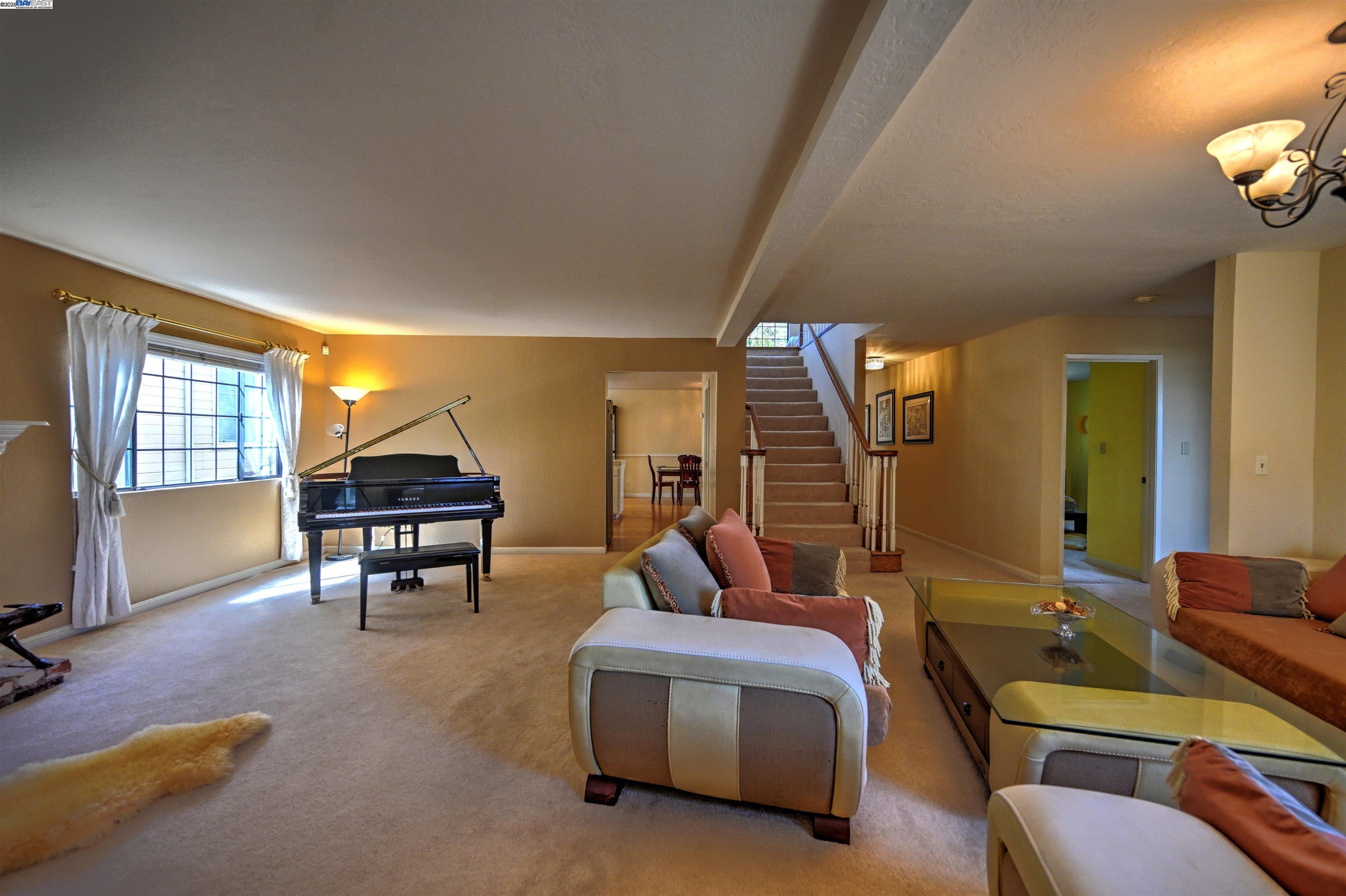Detail Gallery Image 9 of 36 For 4347 Moreland Dr, Castro Valley,  CA 94546 - 4 Beds | 3 Baths
