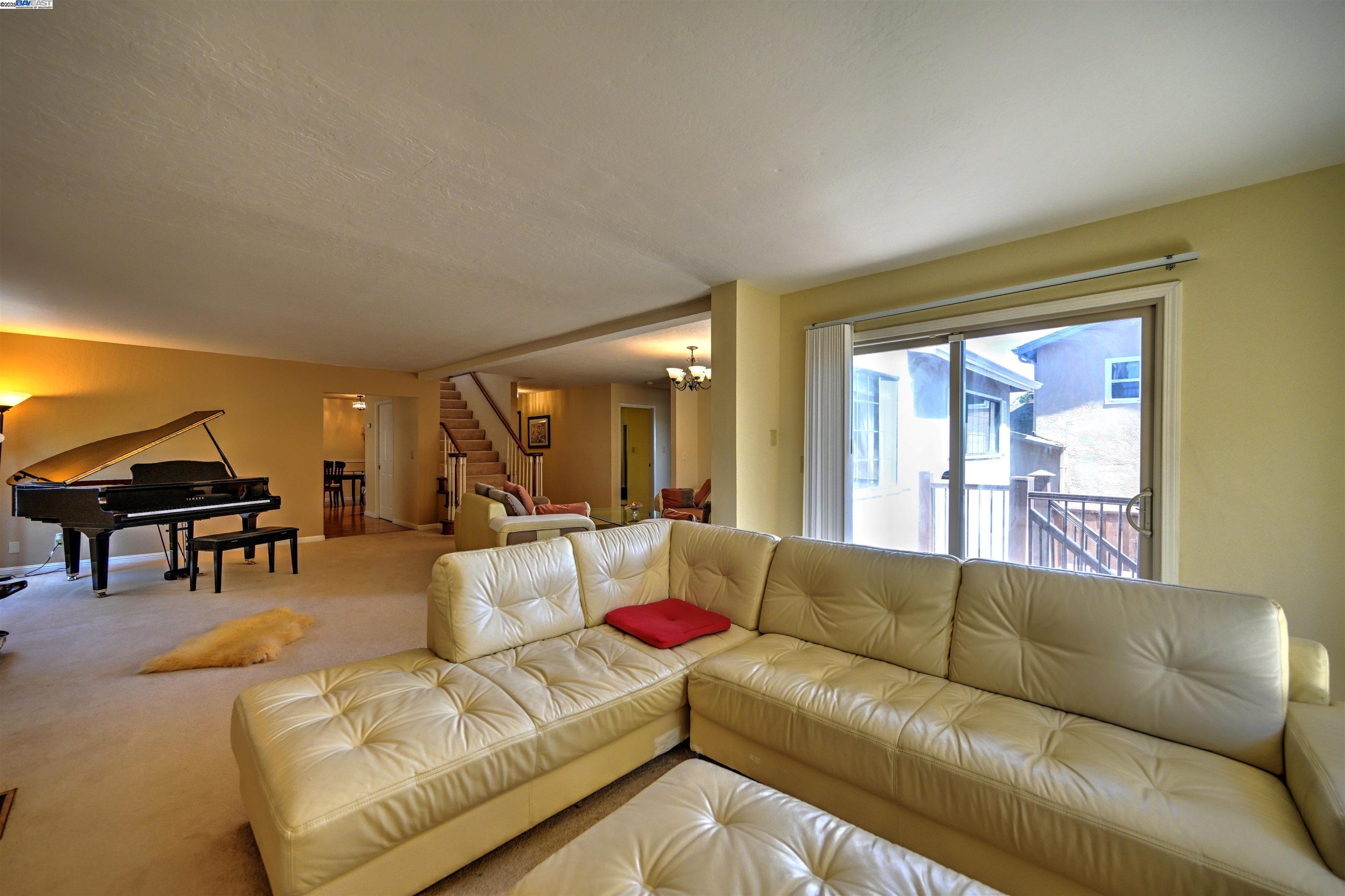 Detail Gallery Image 10 of 36 For 4347 Moreland Dr, Castro Valley,  CA 94546 - 4 Beds | 3 Baths