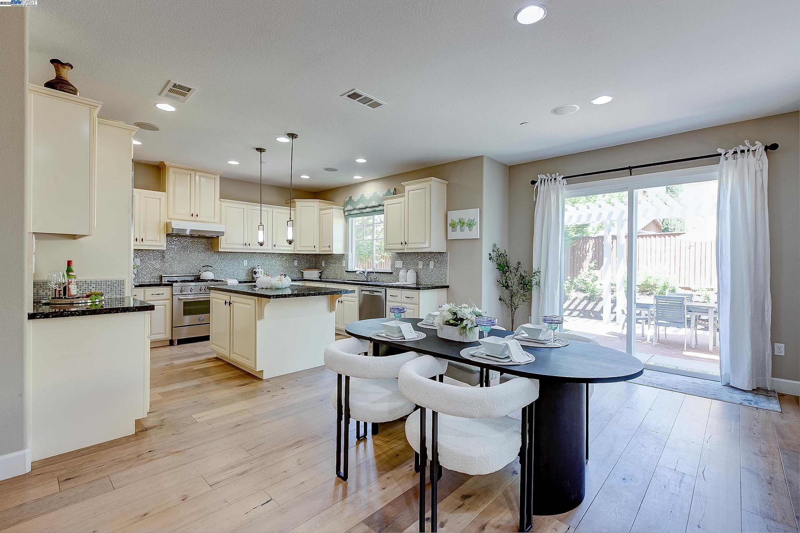 Detail Gallery Image 32 of 60 For 3956 Jordan Ranch Dr, Dublin,  CA 94568 - 5 Beds | 3 Baths