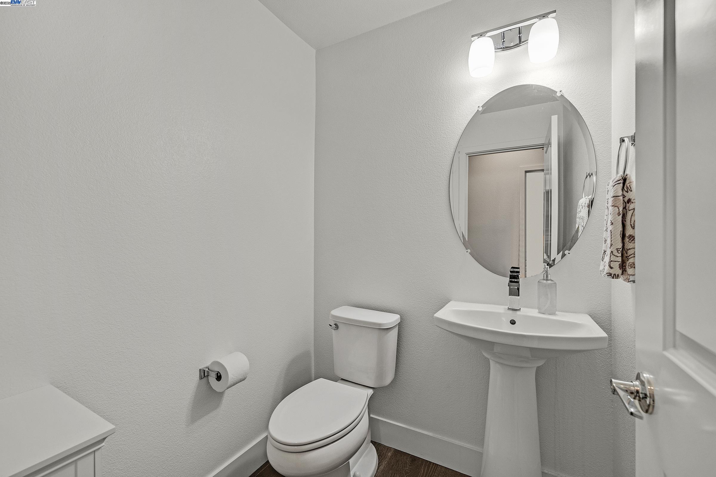 Detail Gallery Image 12 of 29 For 235 Dash Ct, Hayward,  CA 94544 - 3 Beds | 3/1 Baths