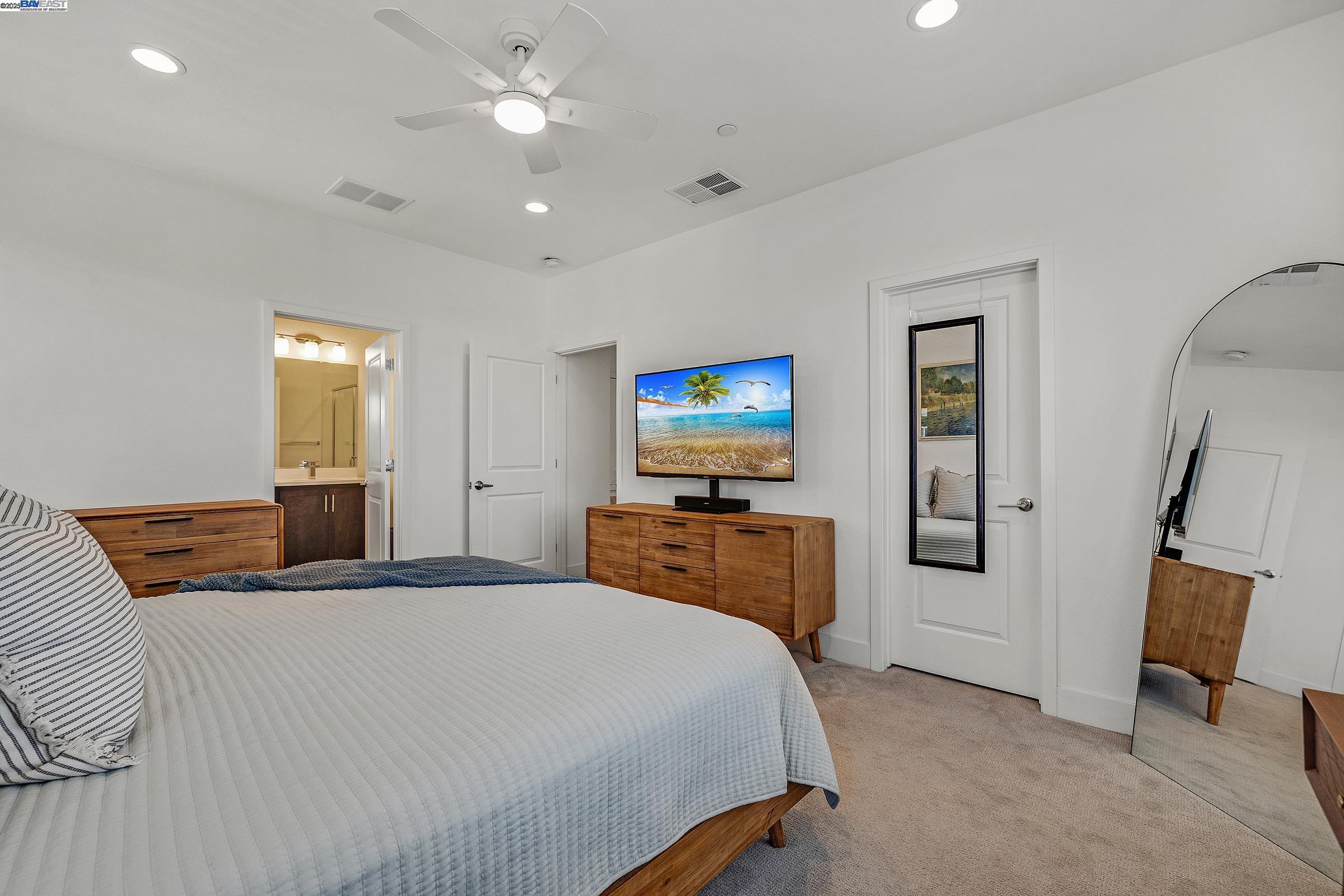 Detail Gallery Image 15 of 29 For 235 Dash Ct, Hayward,  CA 94544 - 3 Beds | 3/1 Baths