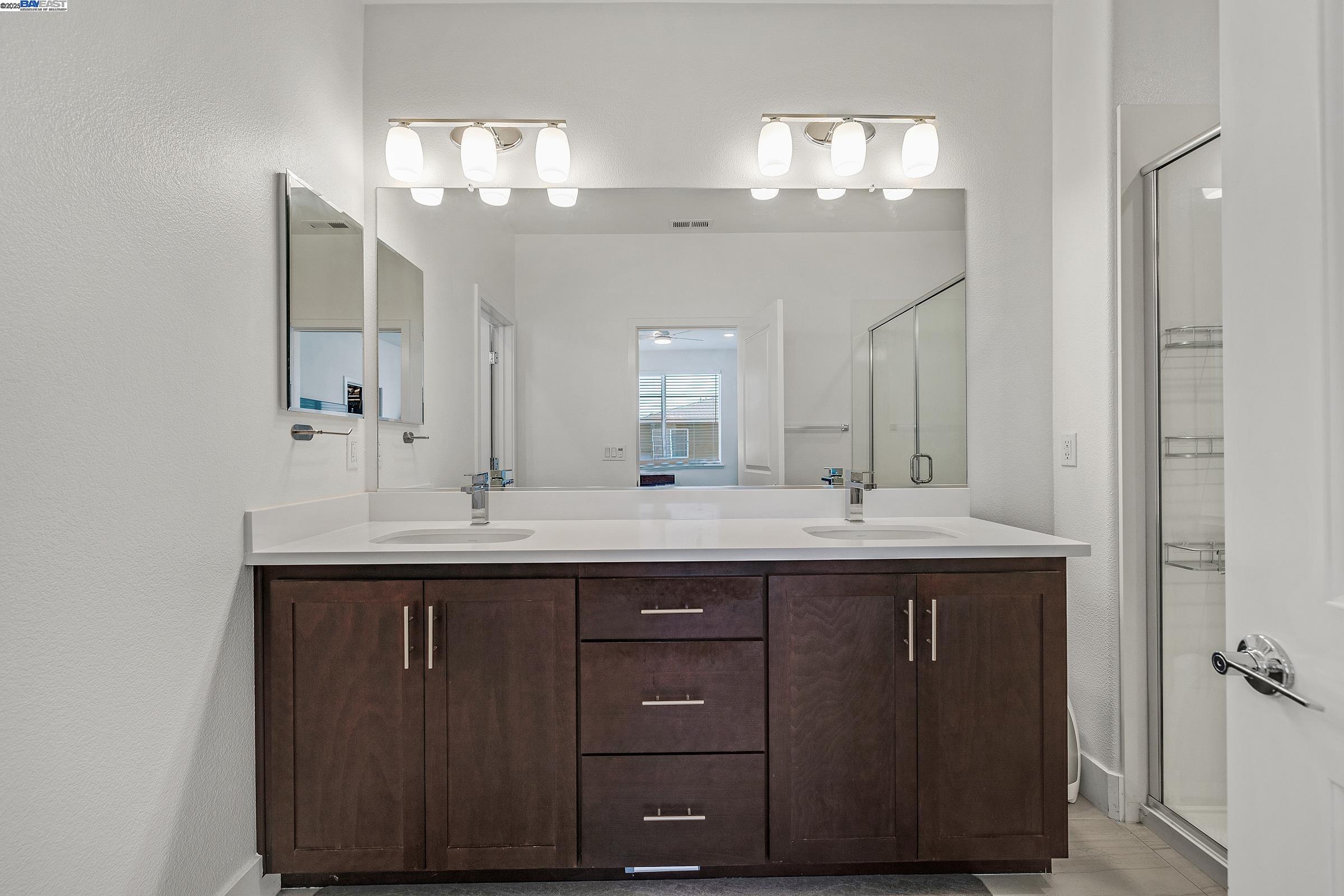 Detail Gallery Image 16 of 29 For 235 Dash Ct, Hayward,  CA 94544 - 3 Beds | 3/1 Baths