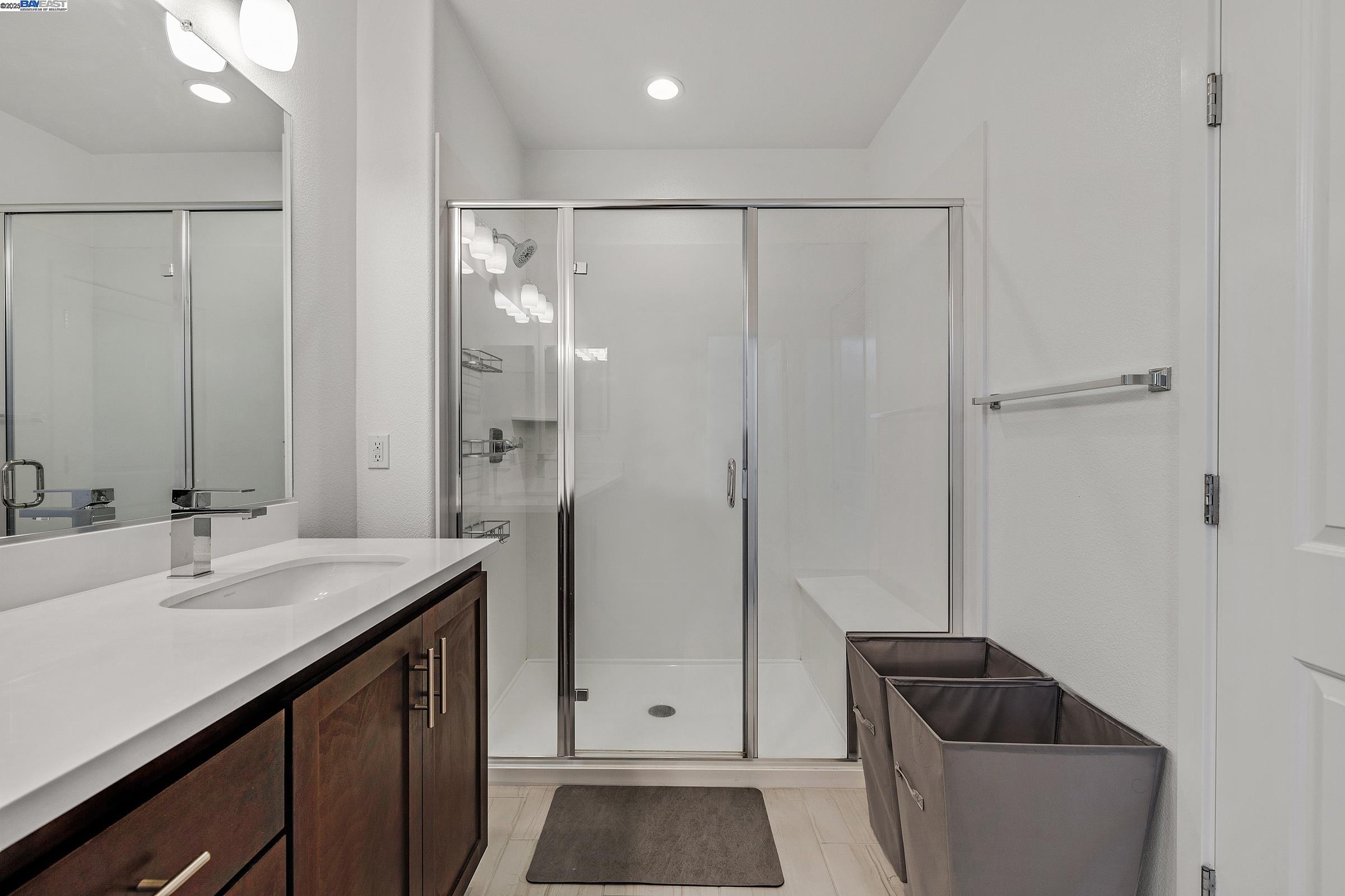 Detail Gallery Image 17 of 29 For 235 Dash Ct, Hayward,  CA 94544 - 3 Beds | 3/1 Baths