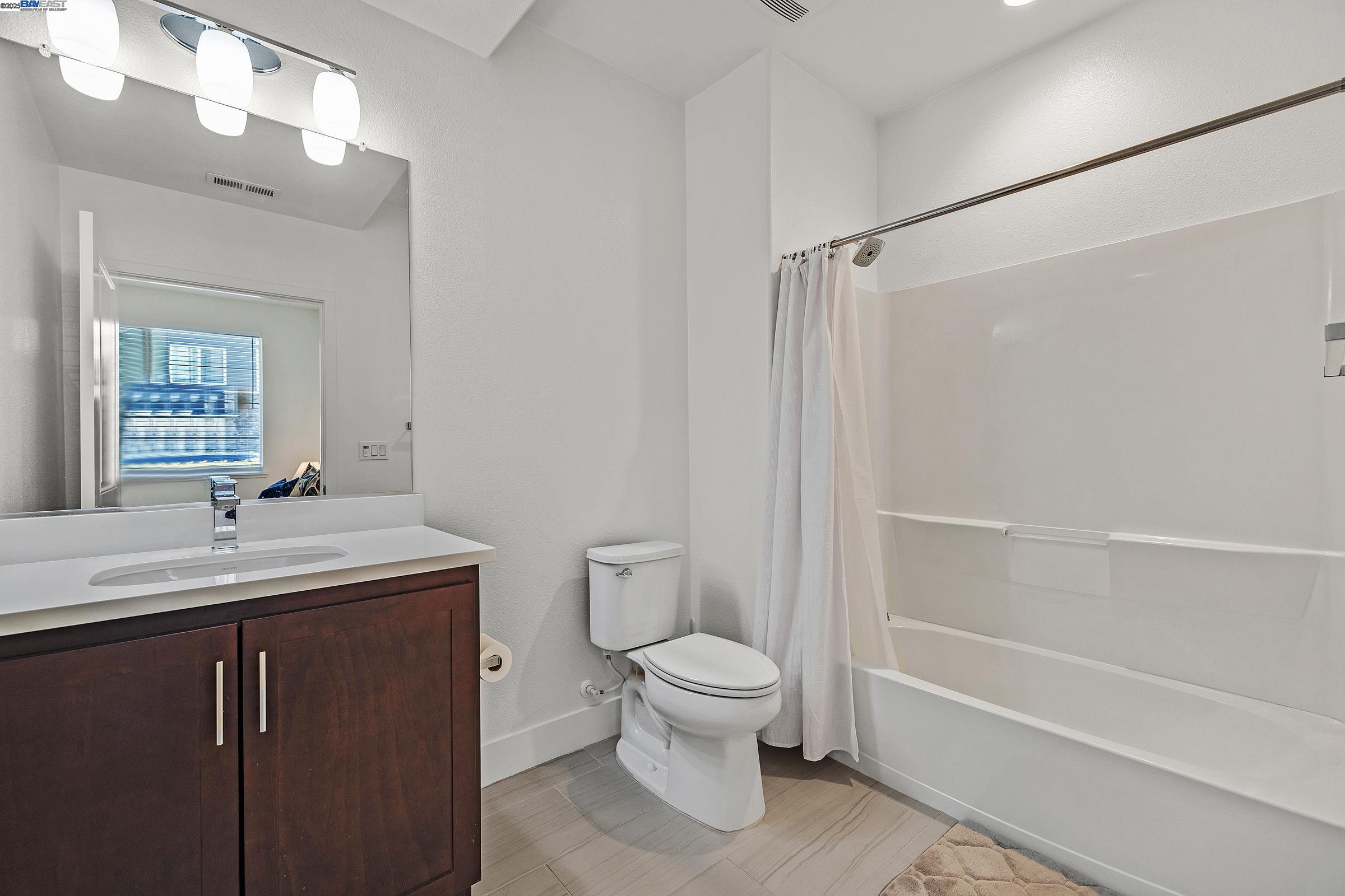 Detail Gallery Image 20 of 29 For 235 Dash Ct, Hayward,  CA 94544 - 3 Beds | 3/1 Baths