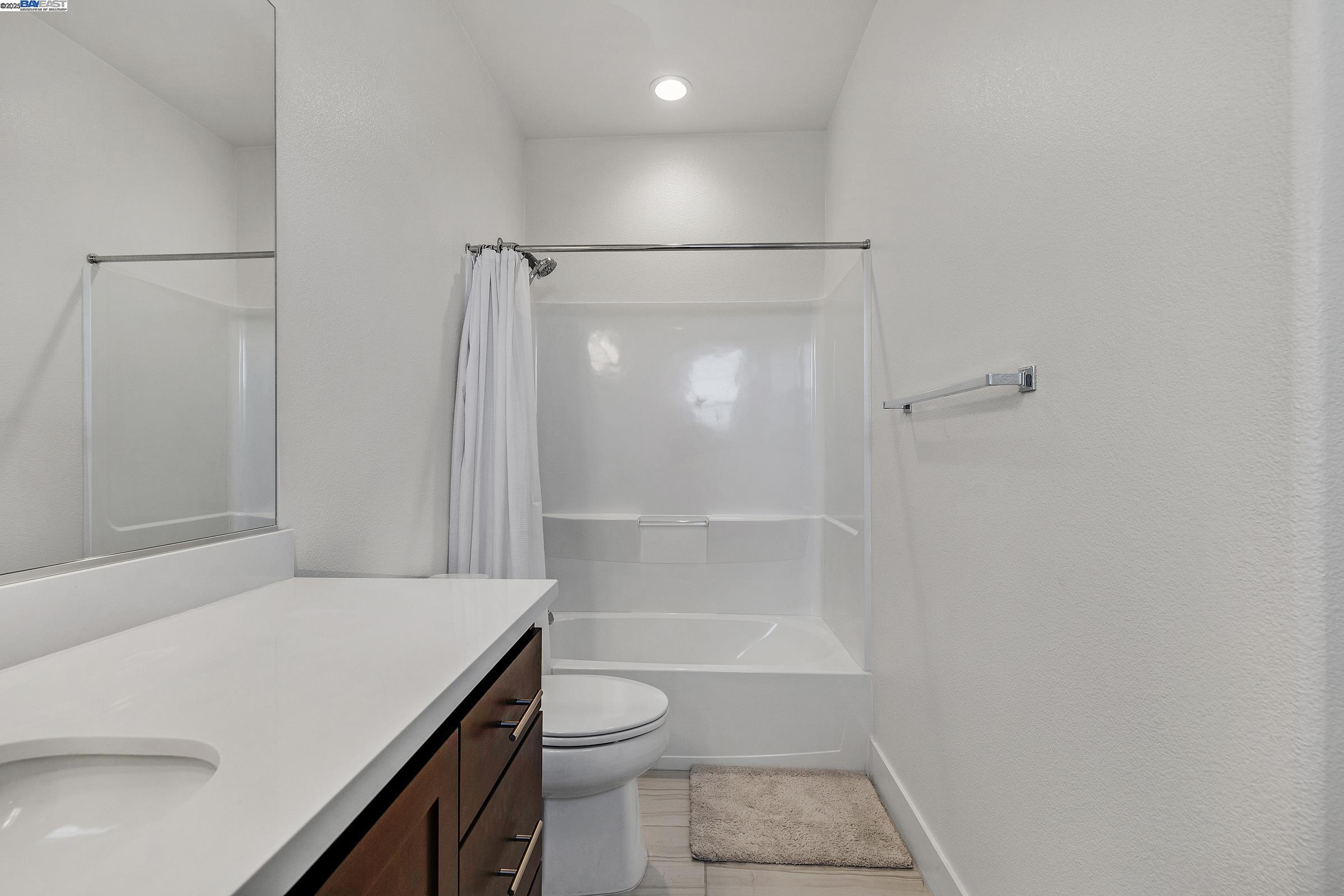 Detail Gallery Image 22 of 29 For 235 Dash Ct, Hayward,  CA 94544 - 3 Beds | 3/1 Baths