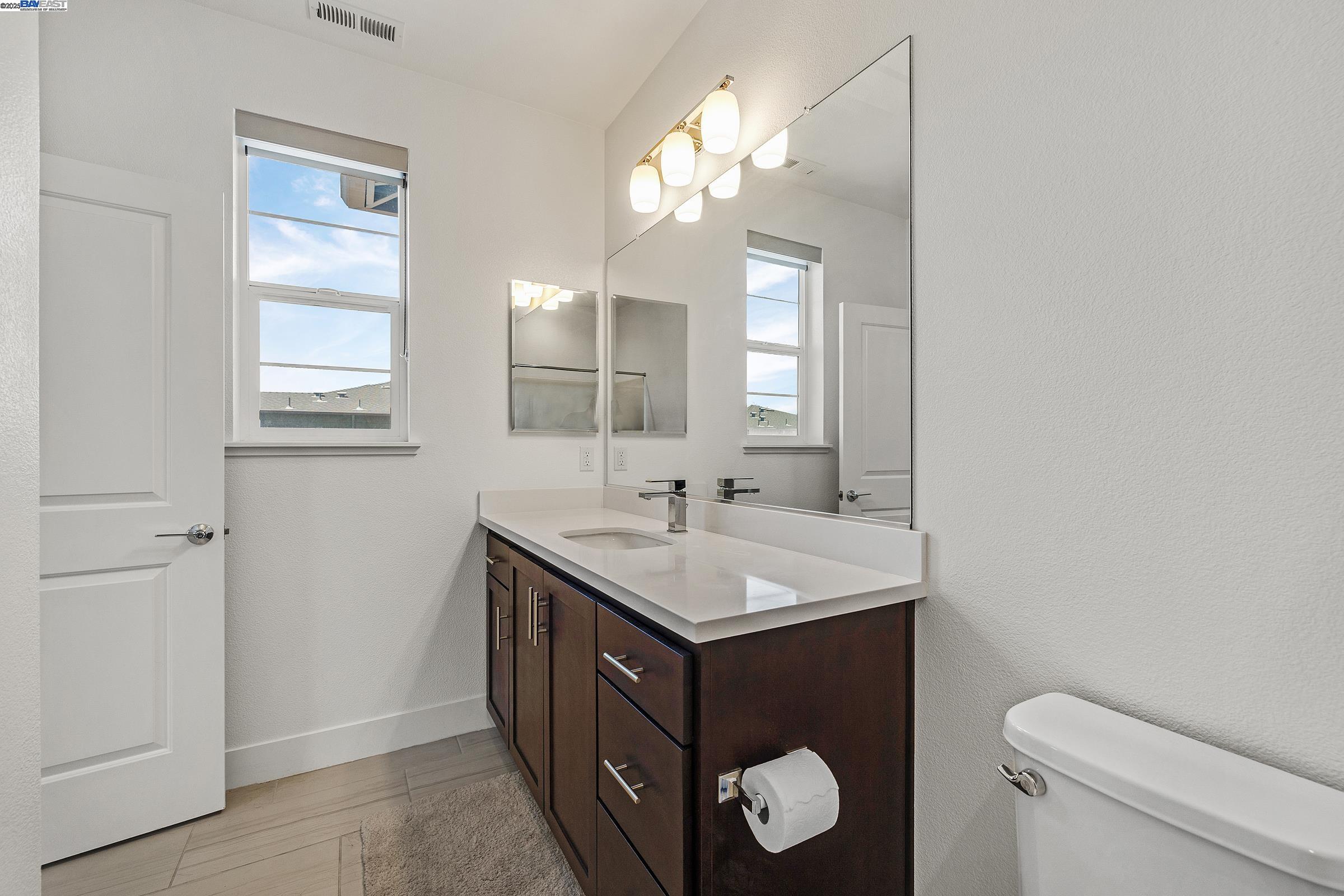 Detail Gallery Image 23 of 29 For 235 Dash Ct, Hayward,  CA 94544 - 3 Beds | 3/1 Baths