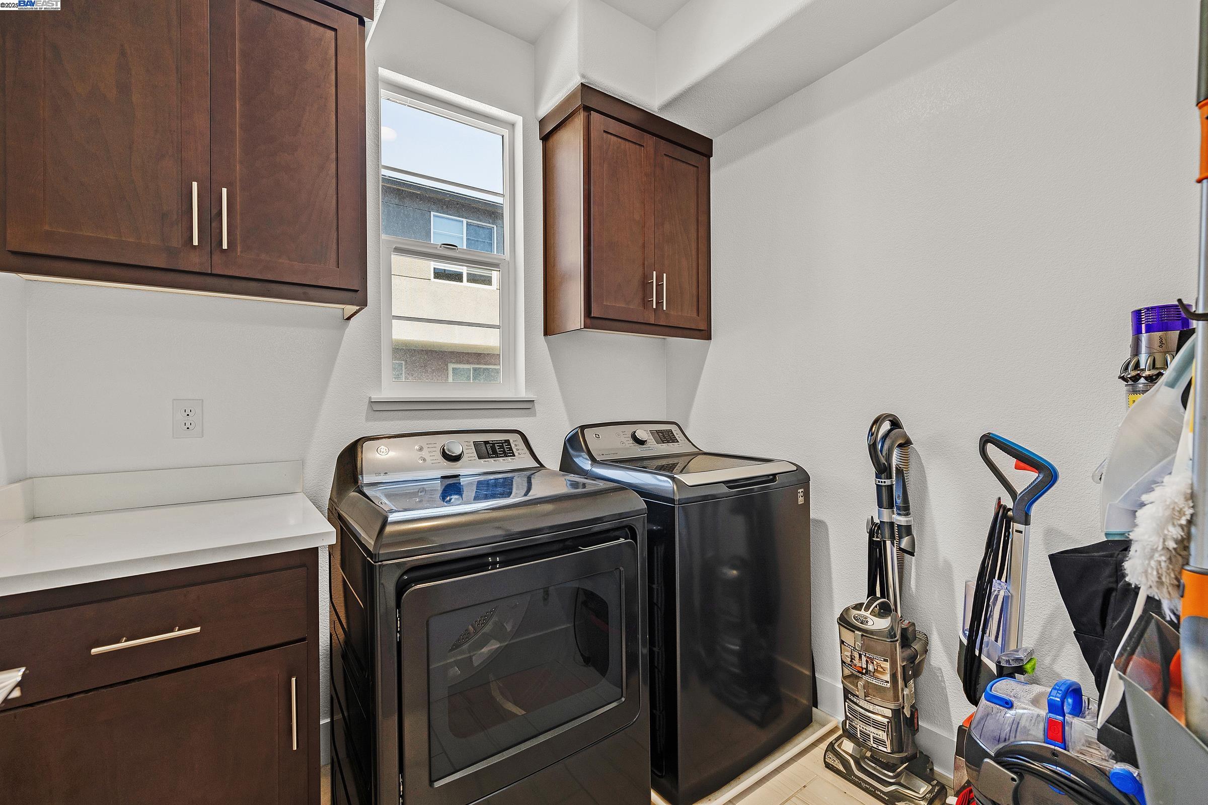 Detail Gallery Image 24 of 29 For 235 Dash Ct, Hayward,  CA 94544 - 3 Beds | 3/1 Baths