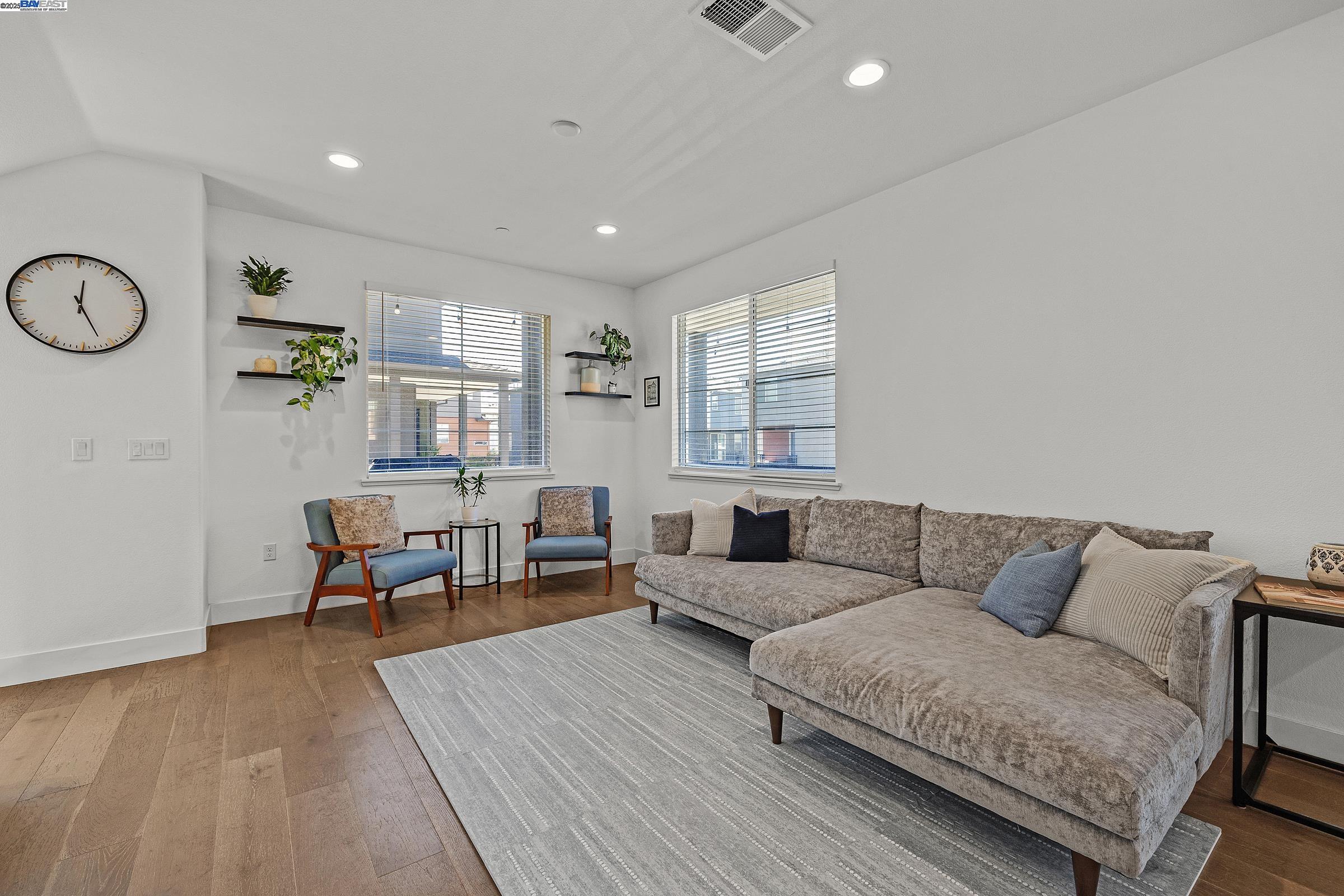 Detail Gallery Image 6 of 29 For 235 Dash Ct, Hayward,  CA 94544 - 3 Beds | 3/1 Baths