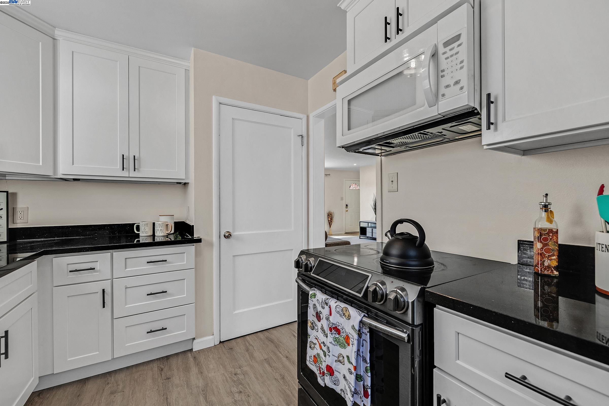 Detail Gallery Image 12 of 33 For 3414 Pine St, Castro Valley,  CA 94546 - 3 Beds | 1 Baths