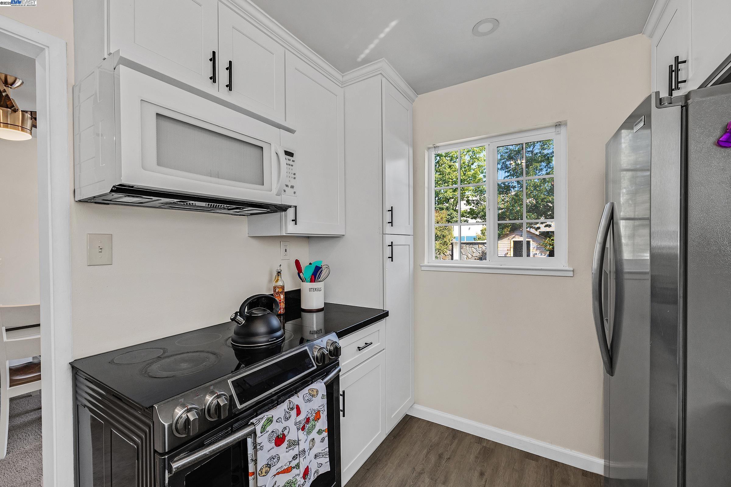 Detail Gallery Image 13 of 33 For 3414 Pine St, Castro Valley,  CA 94546 - 3 Beds | 1 Baths