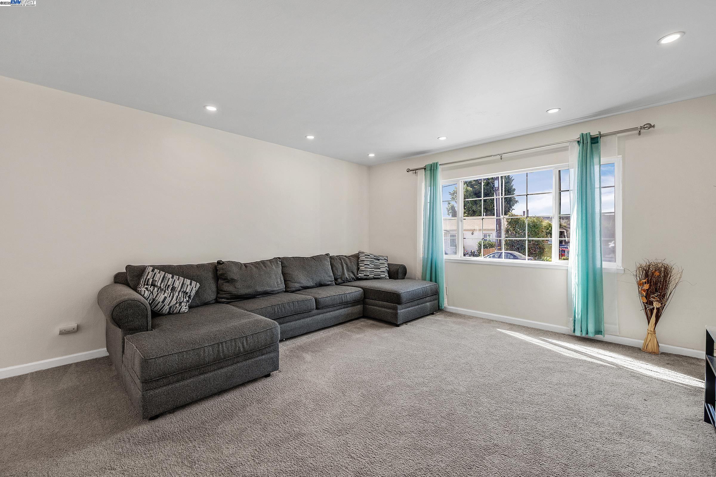 Detail Gallery Image 6 of 33 For 3414 Pine St, Castro Valley,  CA 94546 - 3 Beds | 1 Baths