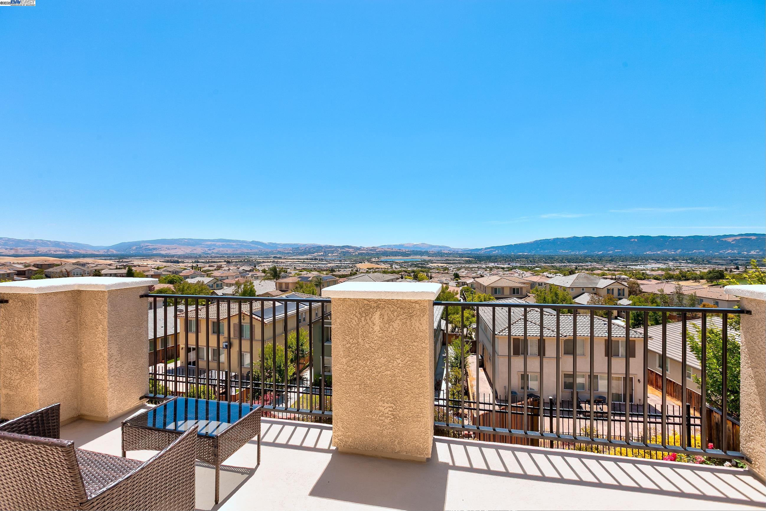 Detail Gallery Image 2 of 60 For 2528 Amantea Way, Dublin,  CA 94568-7343 - 5 Beds | 4 Baths