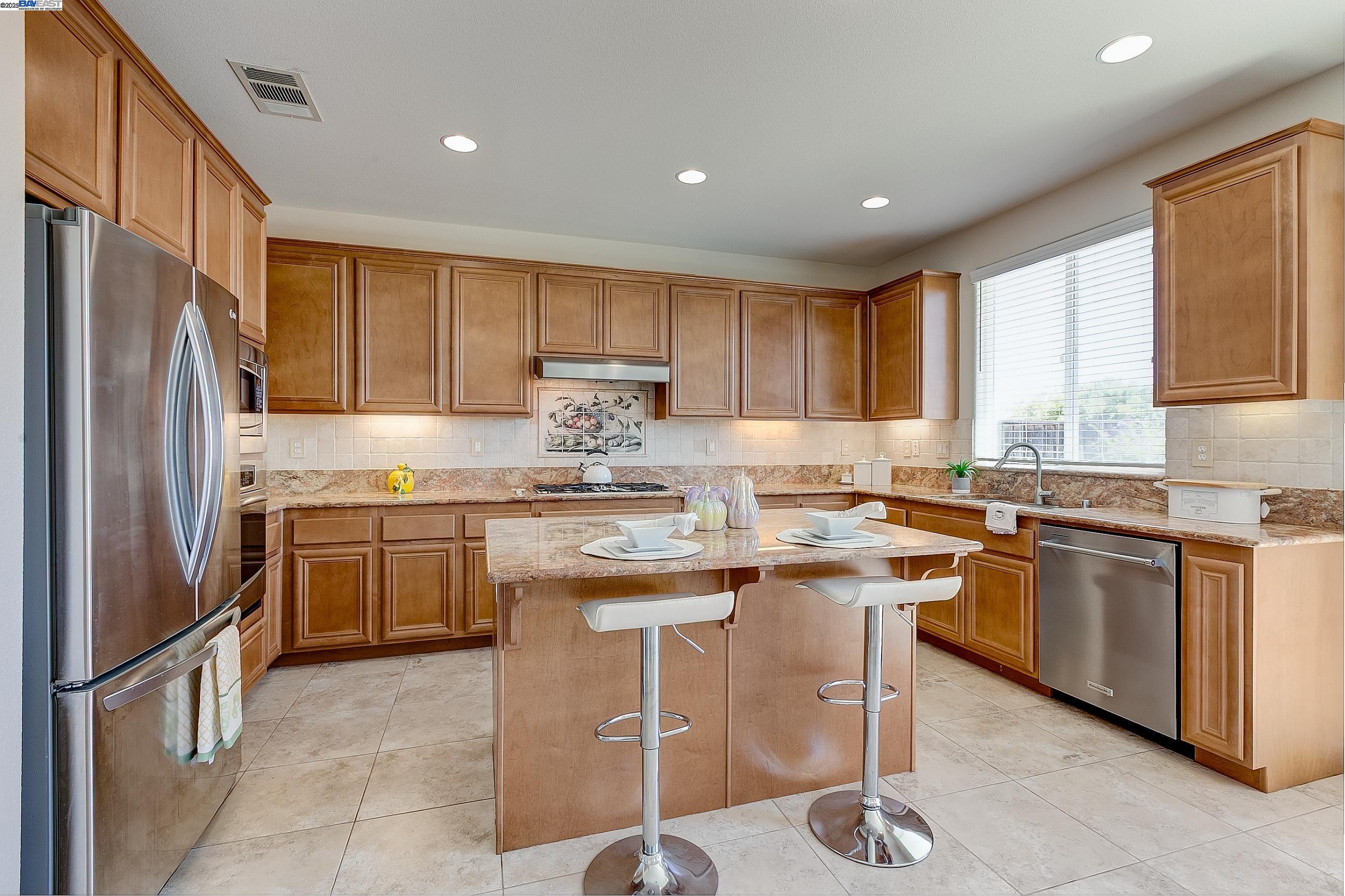 Detail Gallery Image 17 of 60 For 2528 Amantea Way, Dublin,  CA 94568-7343 - 5 Beds | 4 Baths