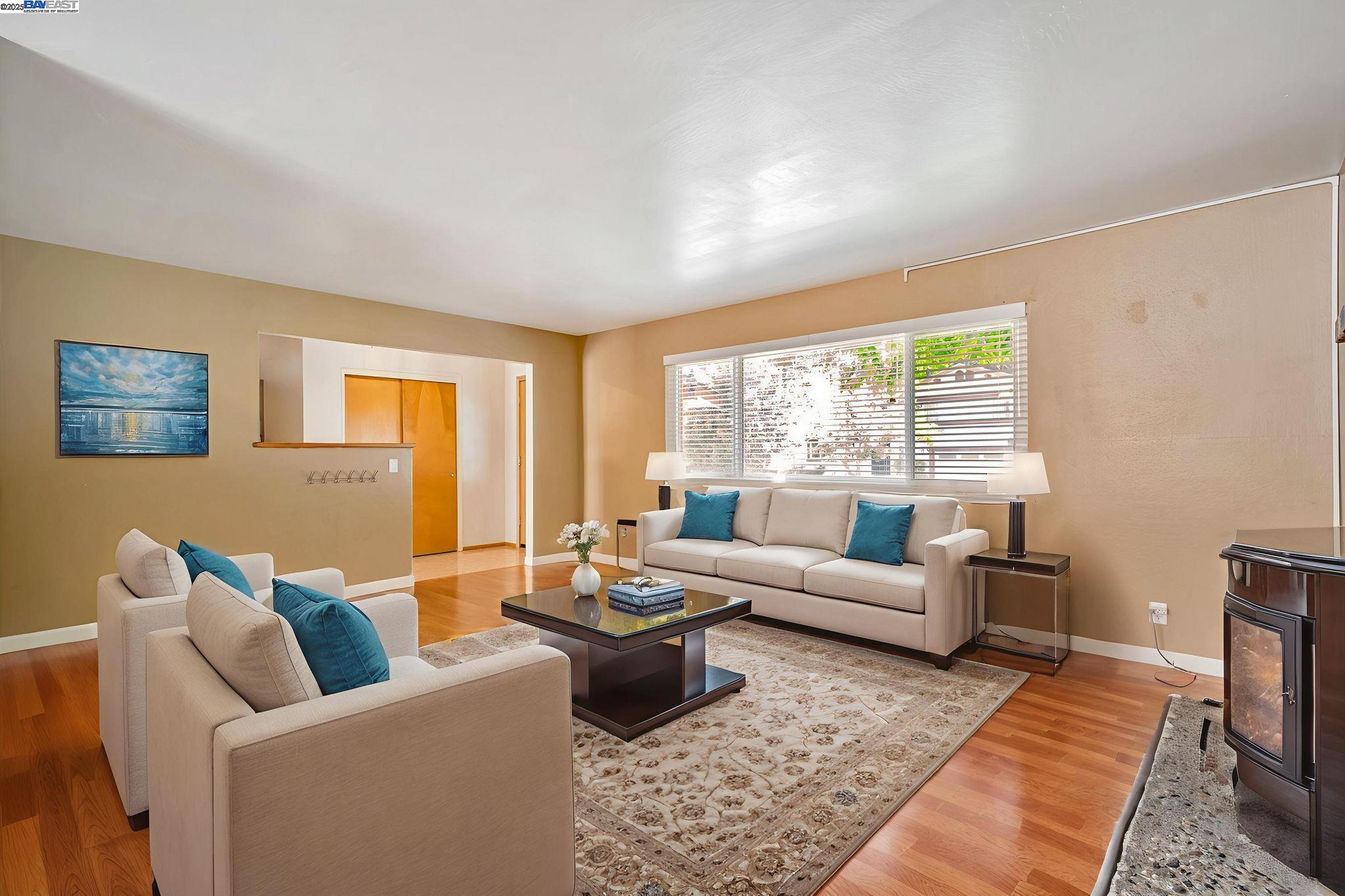 Detail Gallery Image 2 of 27 For 17910 Joseph Dr, Castro Valley,  CA 94546 - 4 Beds | 2/1 Baths