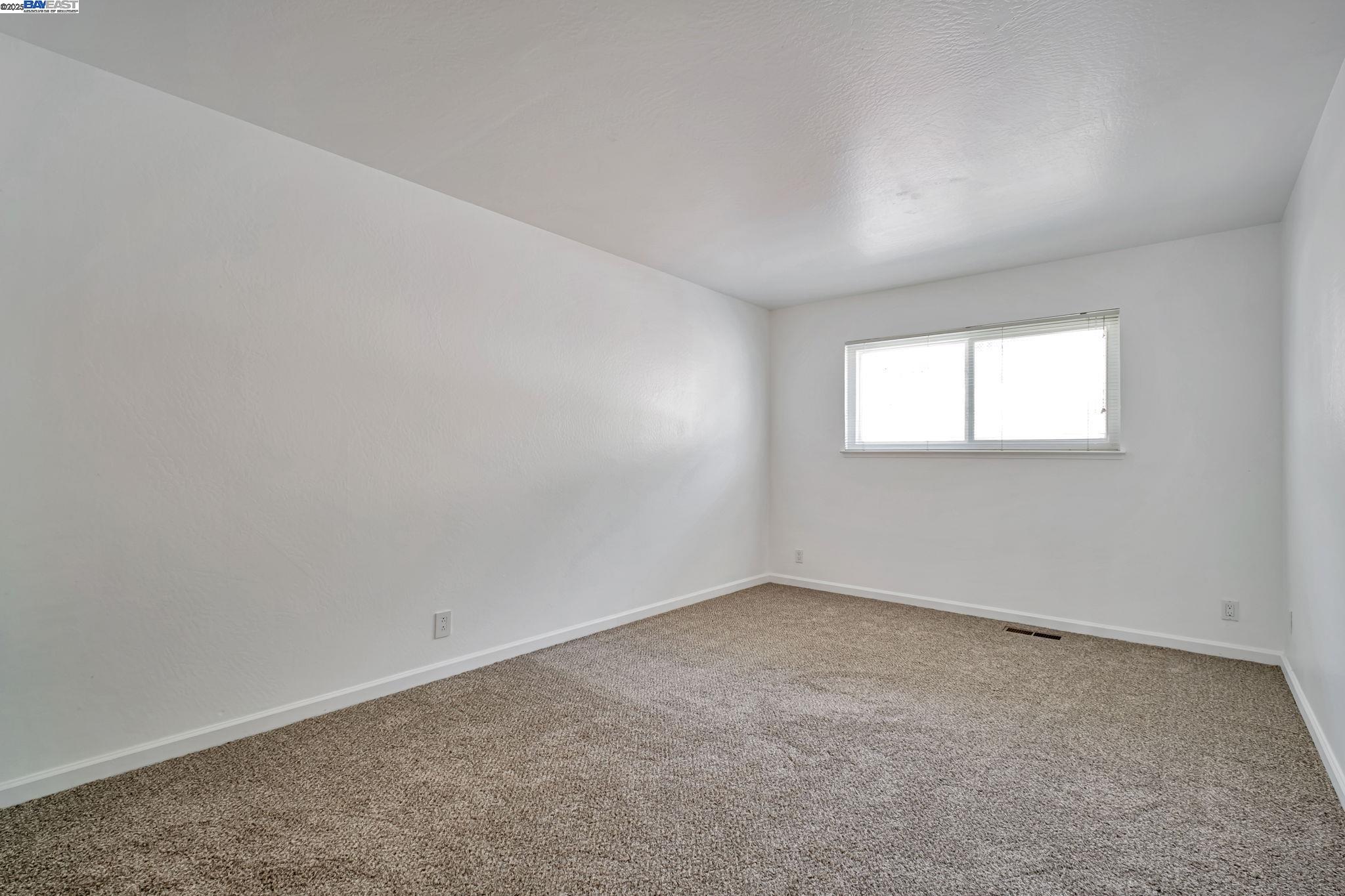 Detail Gallery Image 14 of 27 For 17910 Joseph Dr, Castro Valley,  CA 94546 - 4 Beds | 2/1 Baths